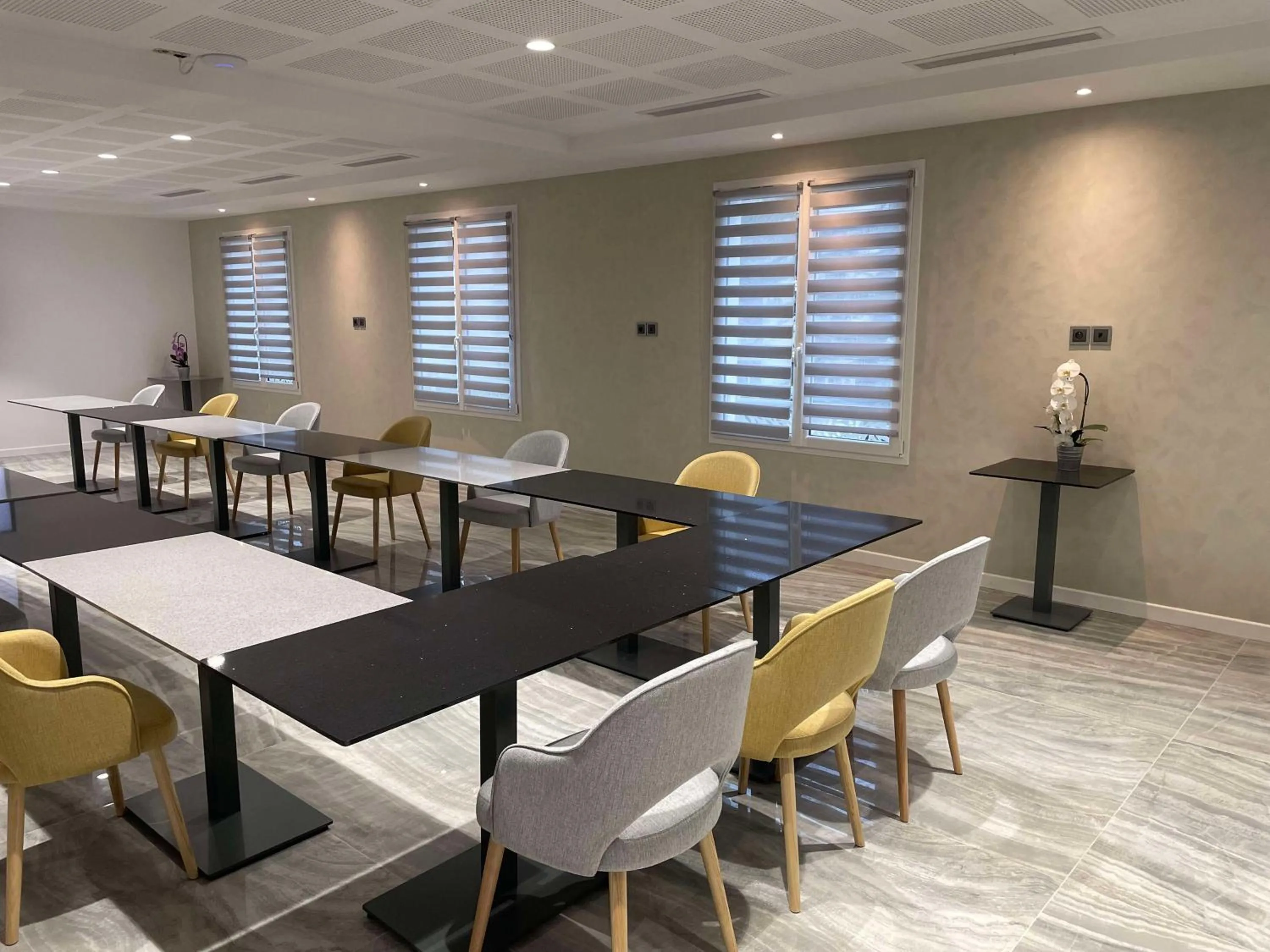 Meeting/conference room in Brit Hotel Paris Orly Rungis