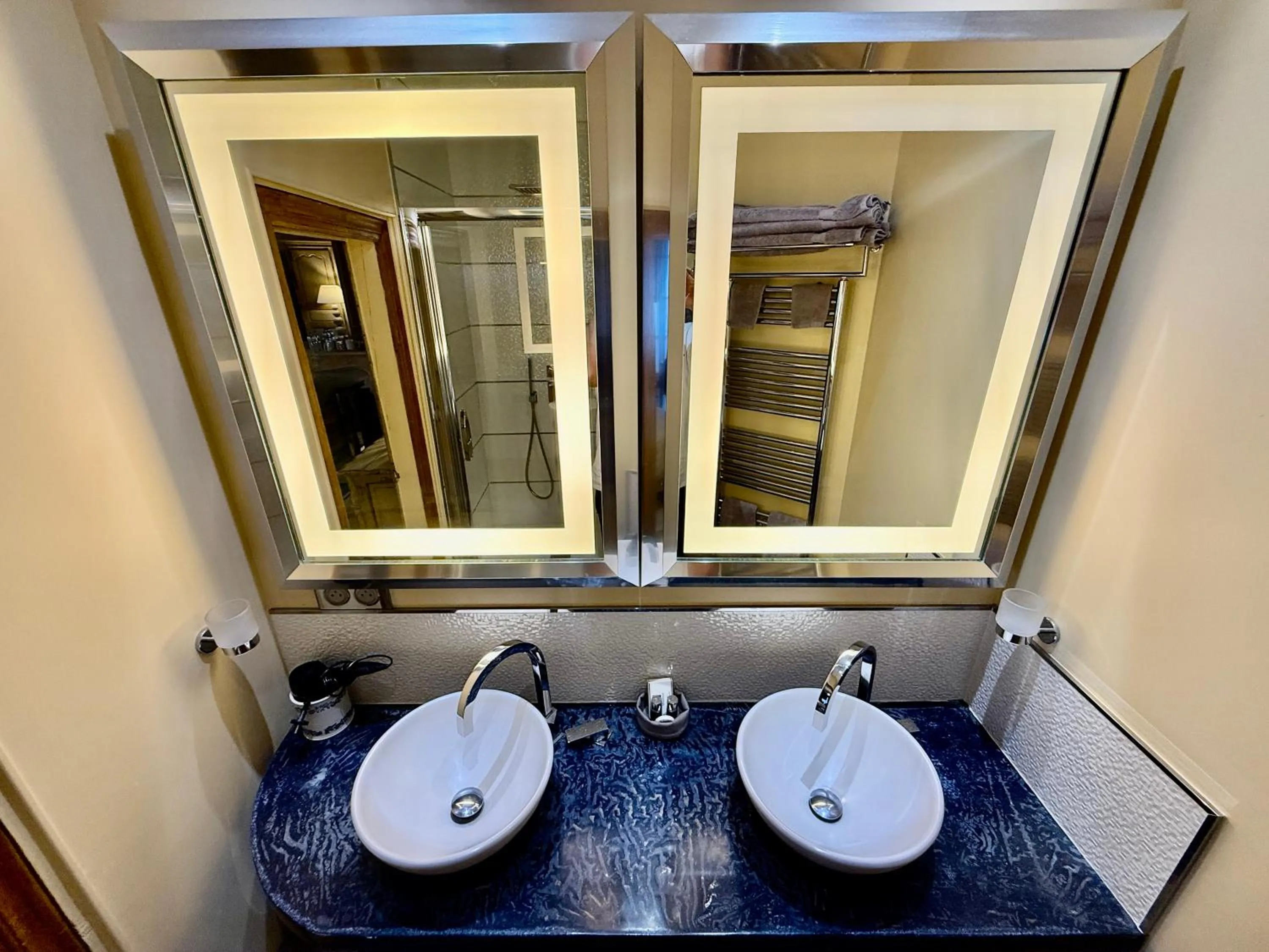 Bathroom in Demeure des Vieux Bains