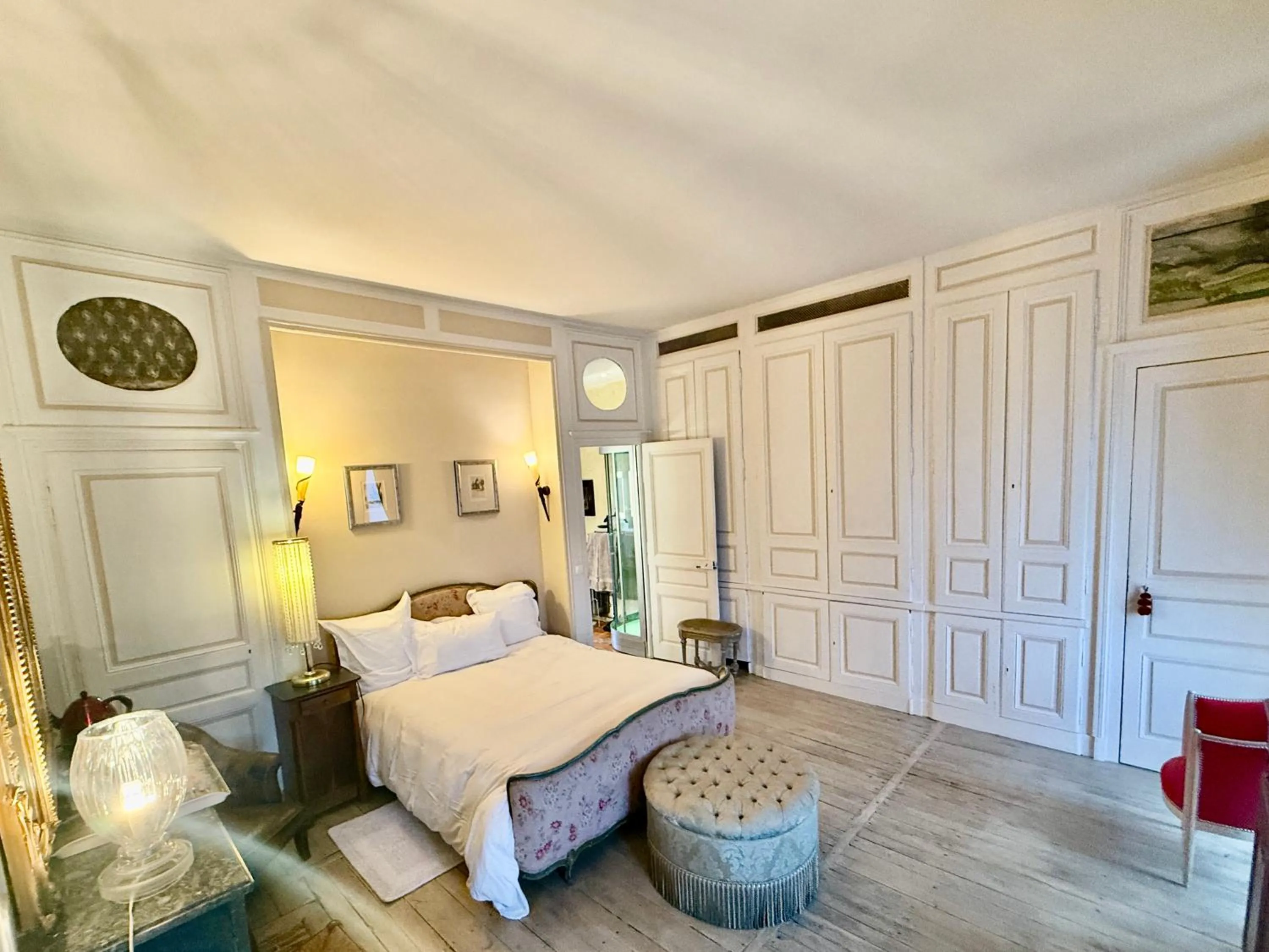 Photo of the whole room, Bed in Demeure des Vieux Bains