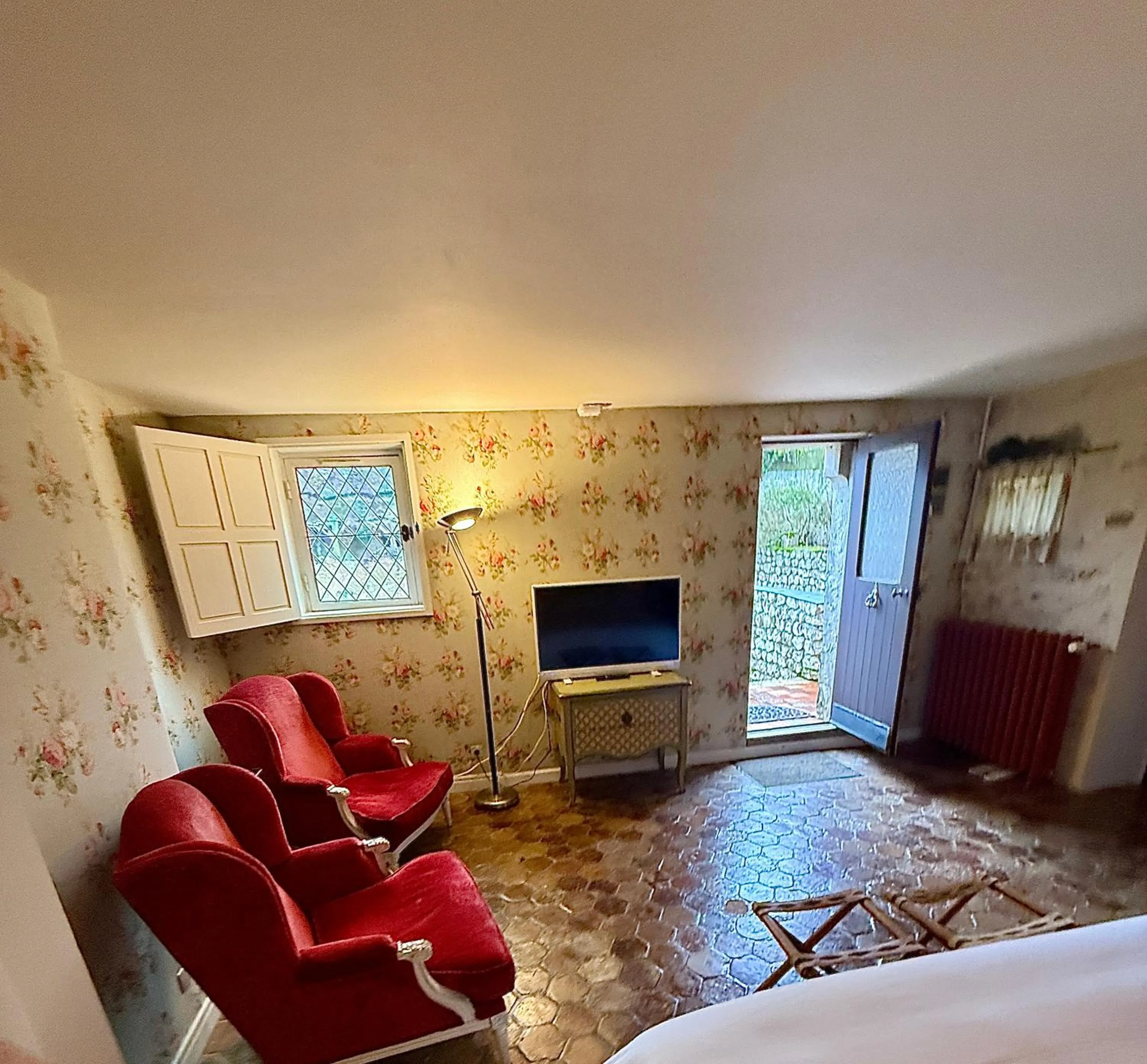 Photo of the whole room, Bed in Demeure des Vieux Bains