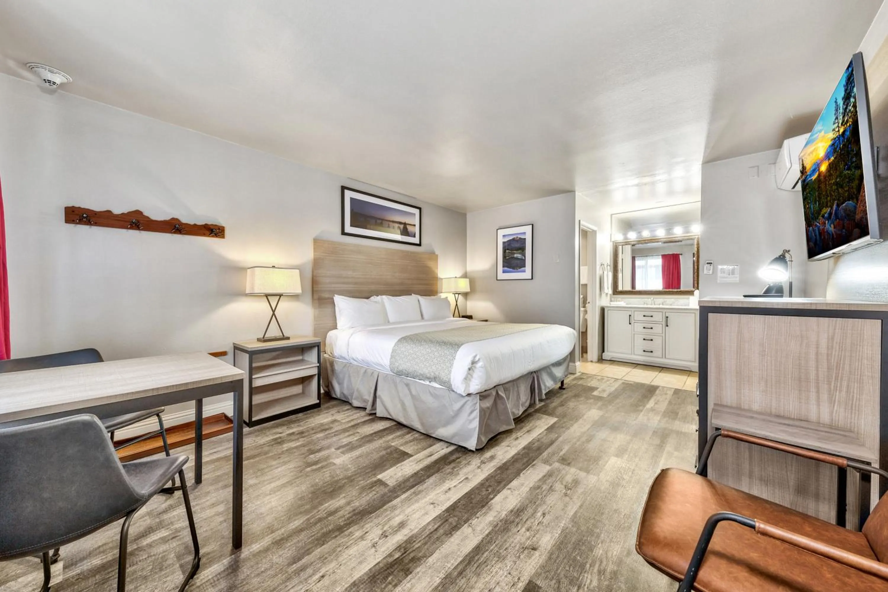 Bedroom, Bed in Forest Suites Resort at the Heavenly Village