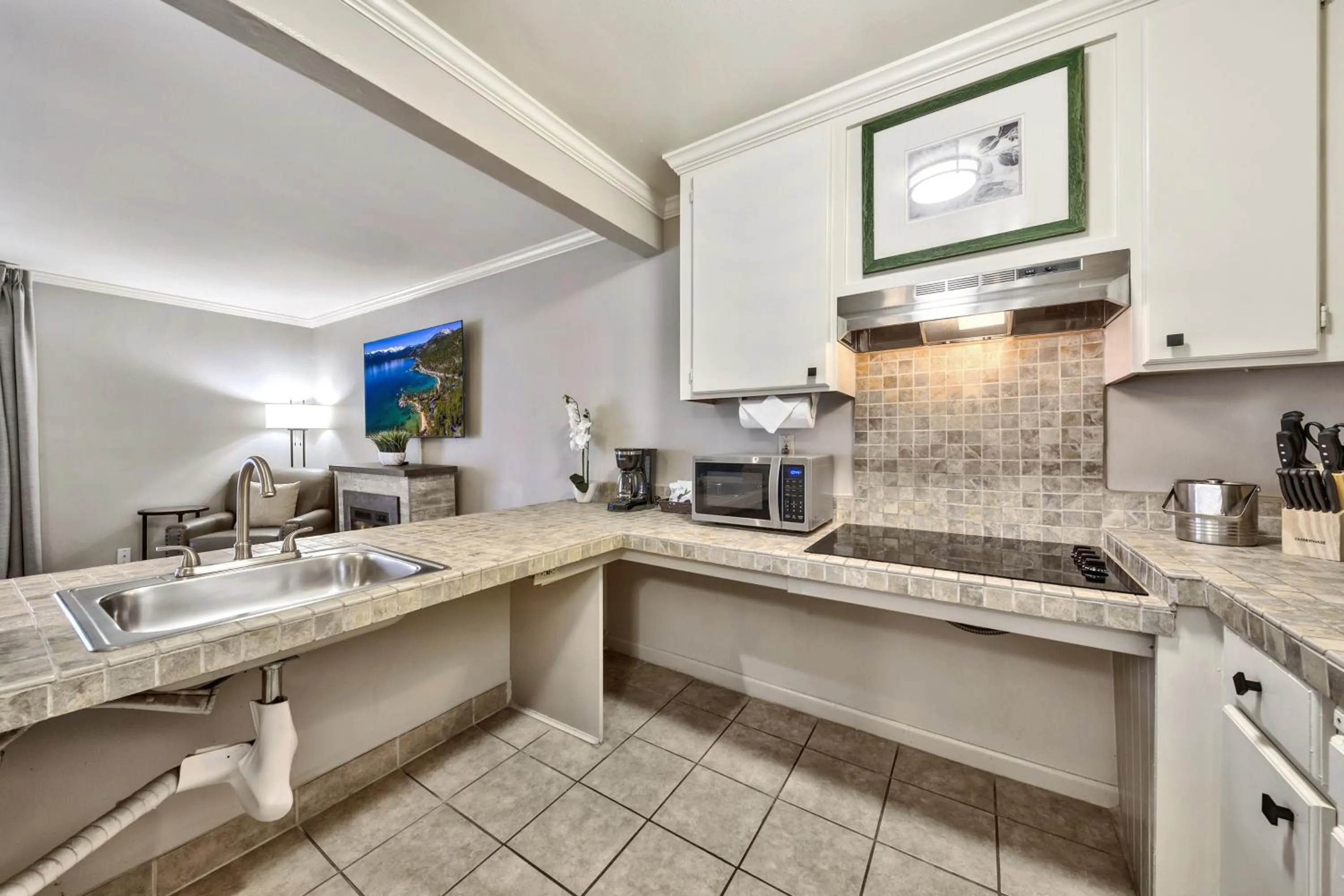 Kitchen or kitchenette in Forest Suites Resort at the Heavenly Village