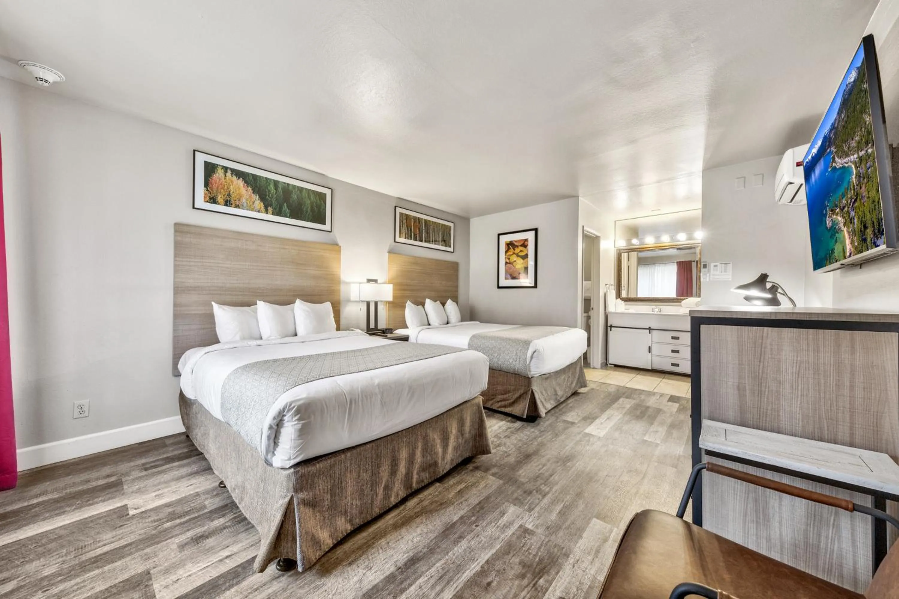 Bedroom, Bed in Forest Suites Resort at the Heavenly Village