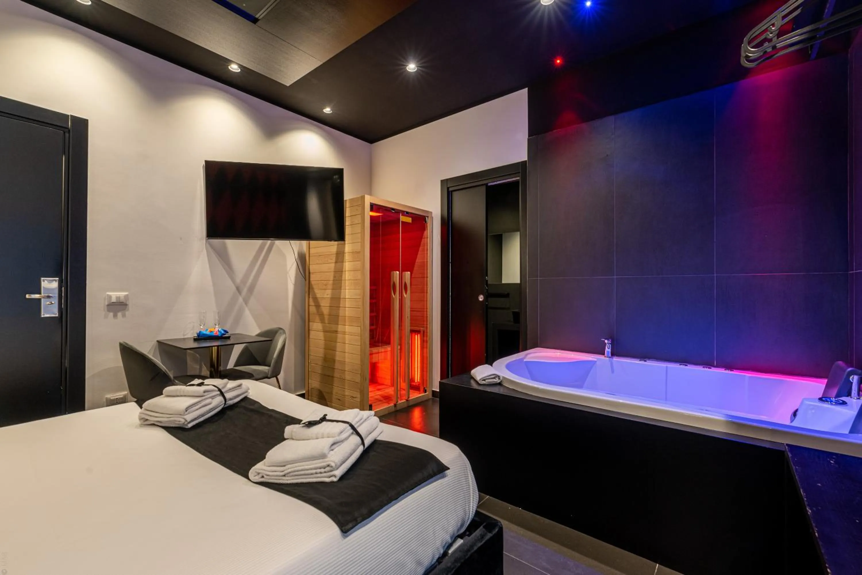 Bed in Maximum hub suite&spa