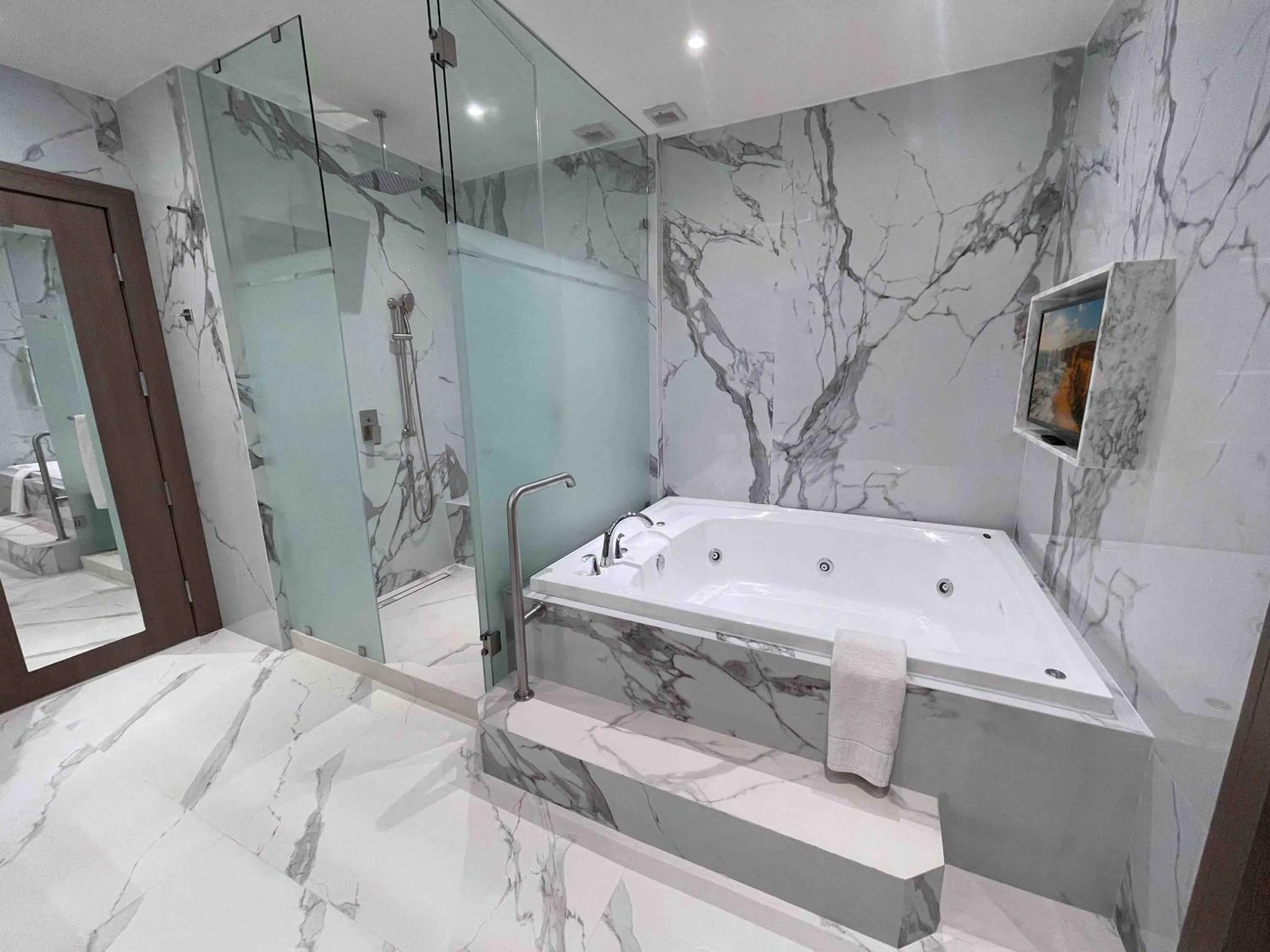 Bath in Safi Royal Luxury Metropolitan