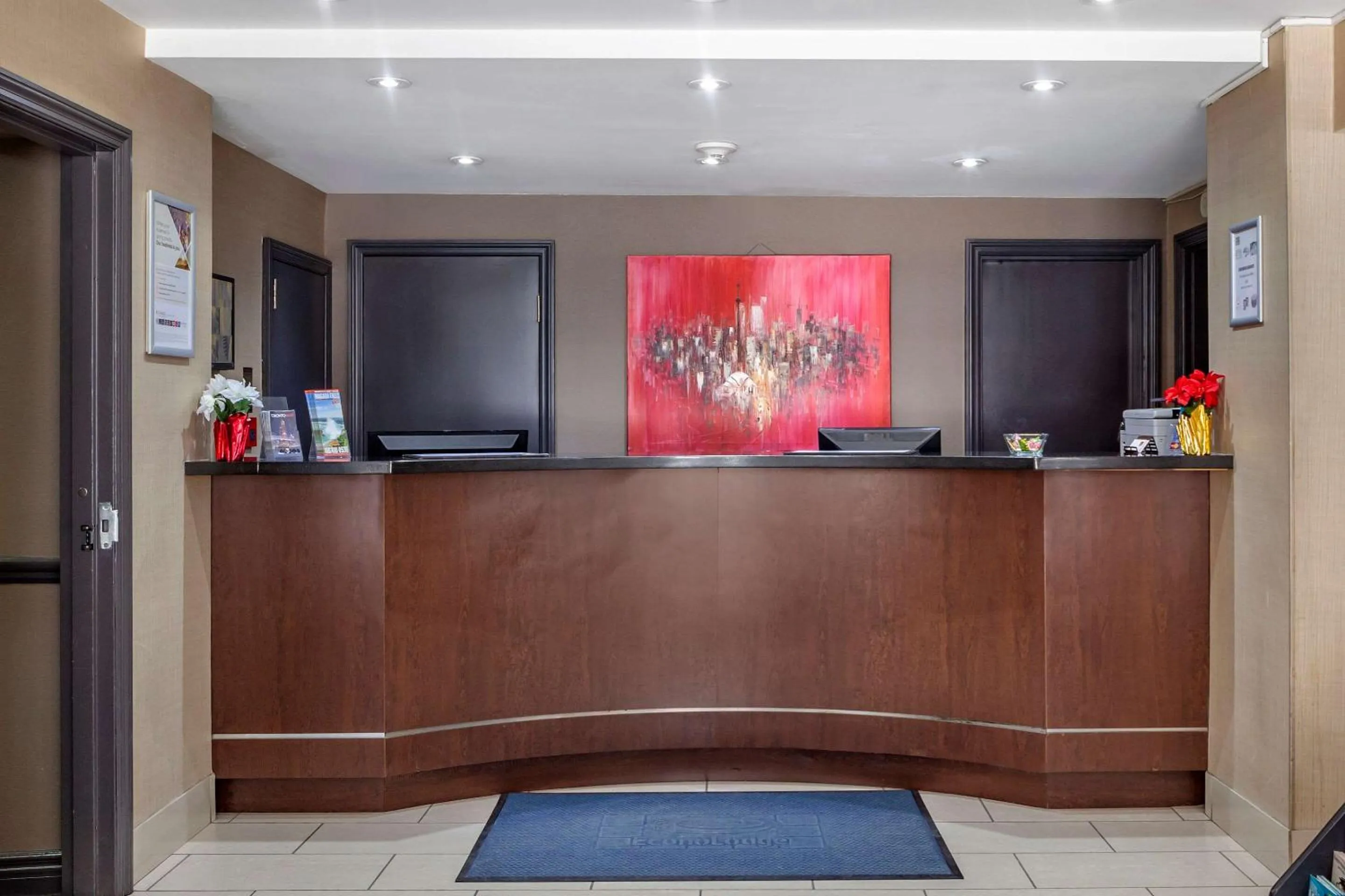 Lobby or reception in Econo Lodge Inn & Suites Downtown