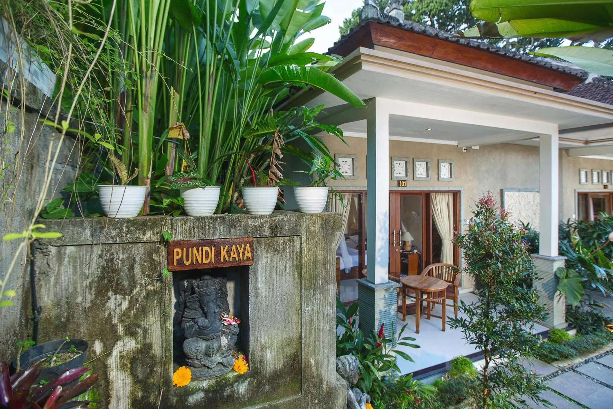 Facade/entrance in Pundi Kaya