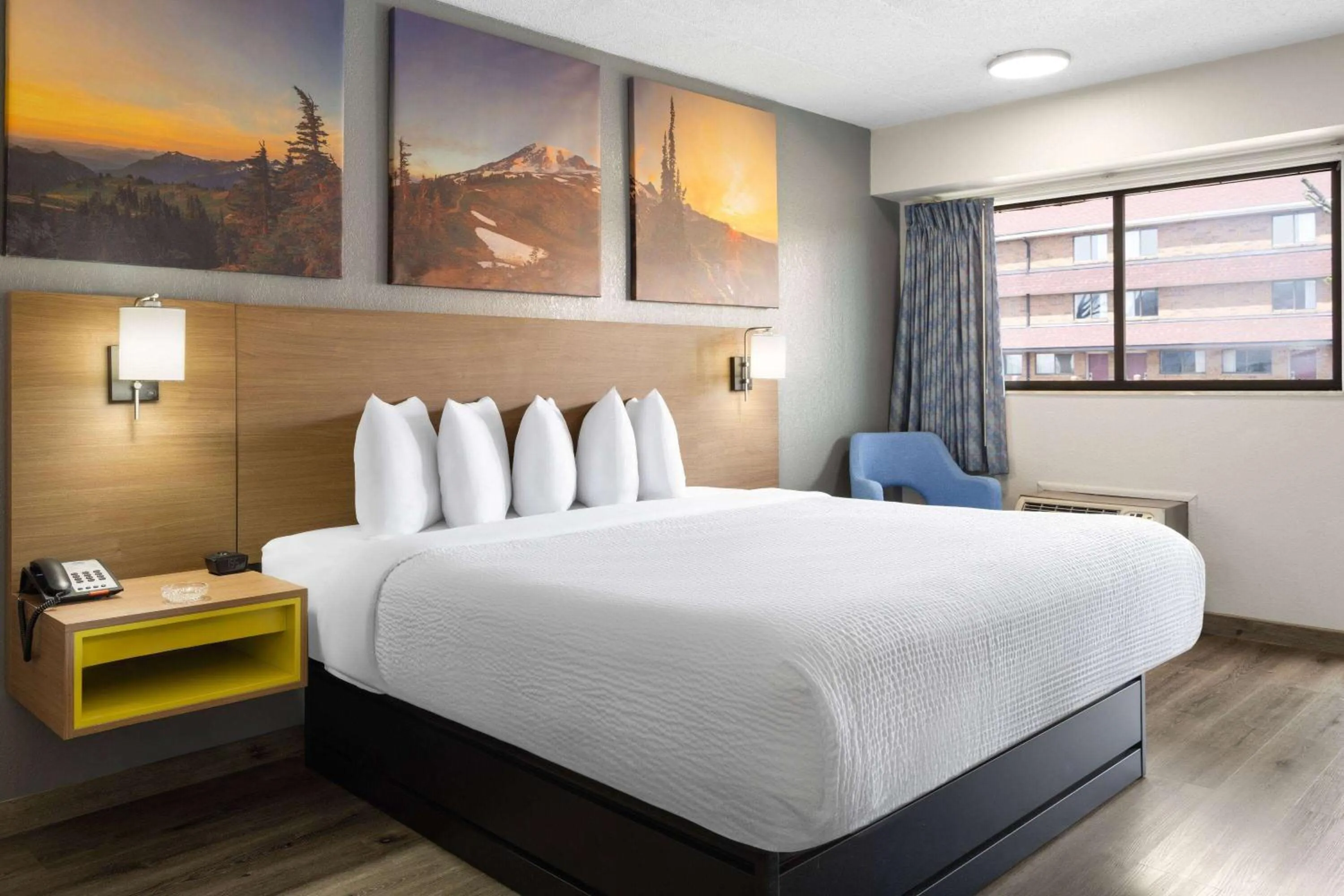 Photo of the whole room, Bed in Days Inn by Wyndham Columbus Worthington