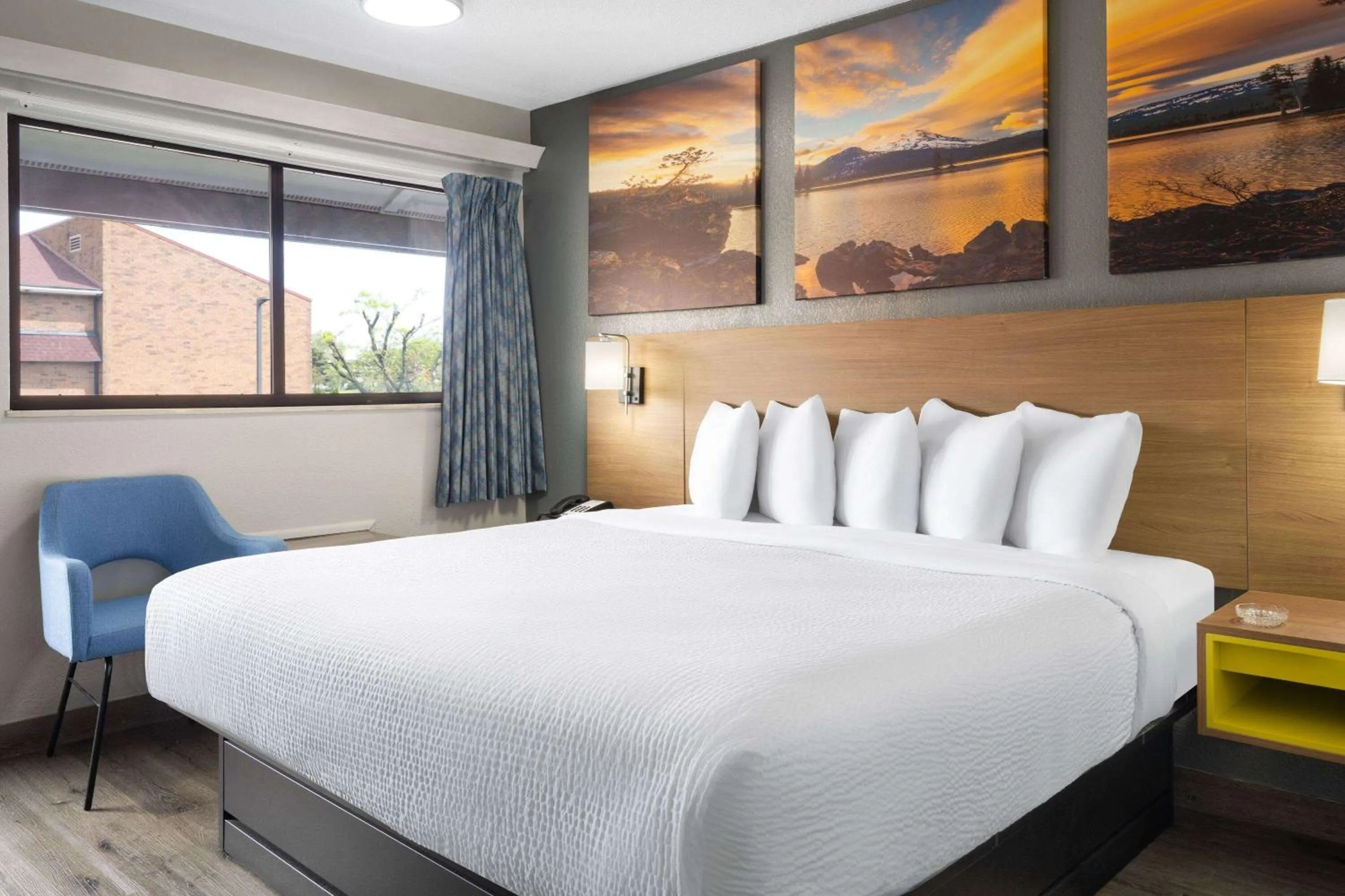 Photo of the whole room, Bed in Days Inn by Wyndham Columbus Worthington