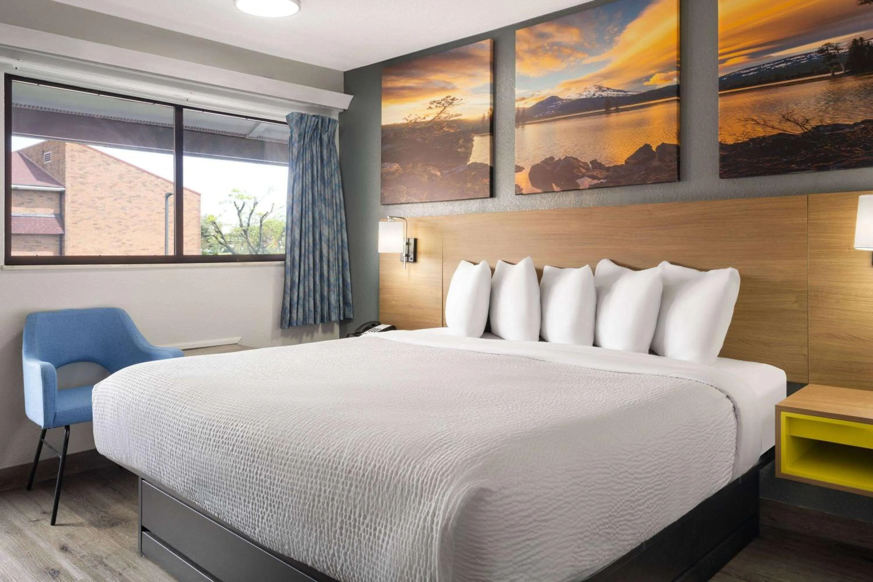 Photo of the whole room, Bed in Days Inn by Wyndham Columbus Worthington