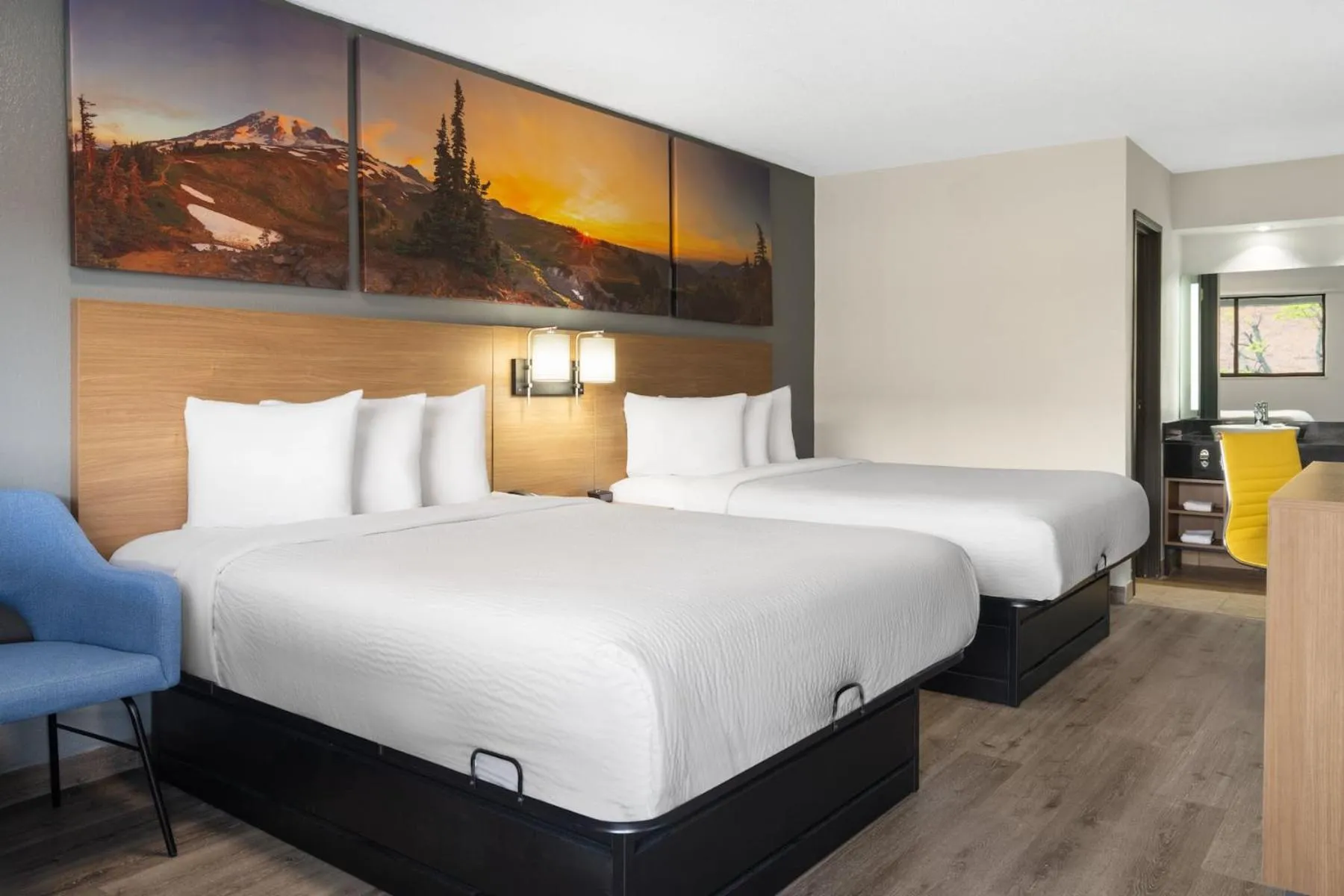 Bedroom, Bed in Days Inn by Wyndham Columbus Worthington