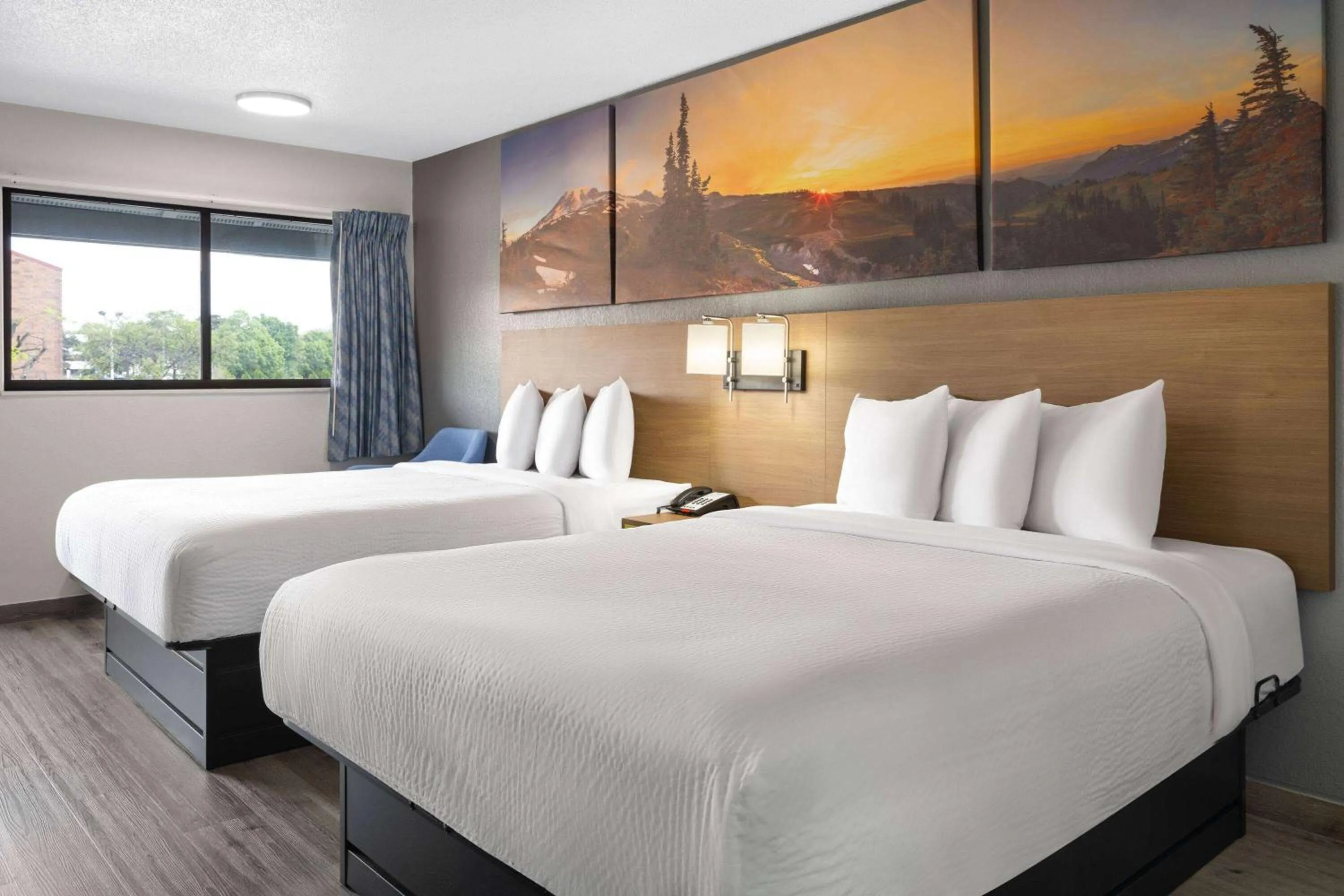 Photo of the whole room, Bed in Days Inn by Wyndham Columbus Worthington