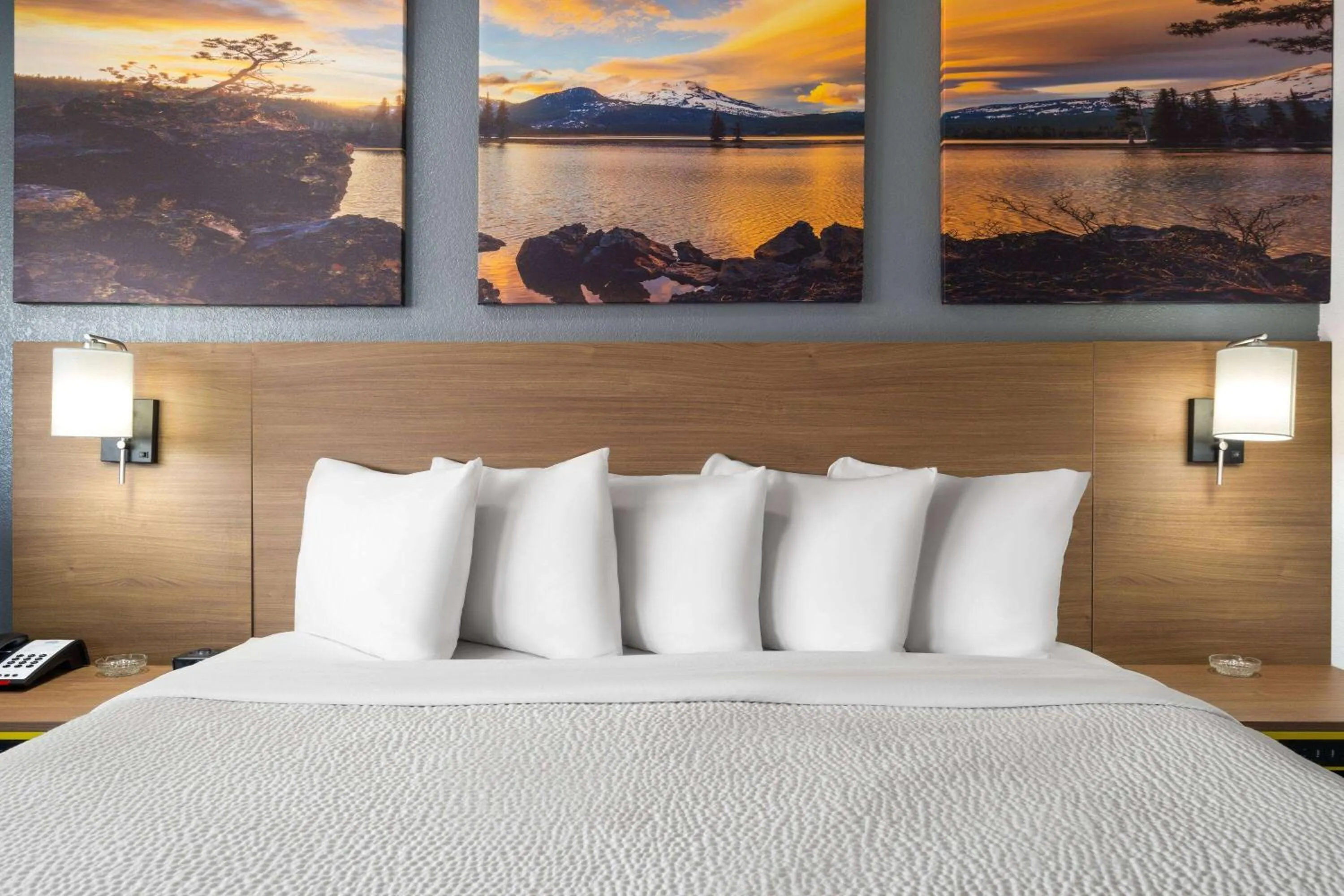 Photo of the whole room, Bed in Days Inn by Wyndham Columbus Worthington