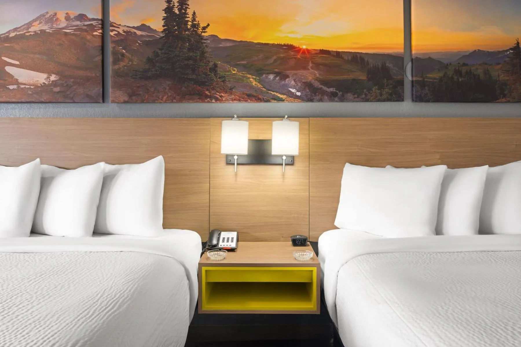 Bedroom, Bed in Days Inn by Wyndham Columbus Worthington