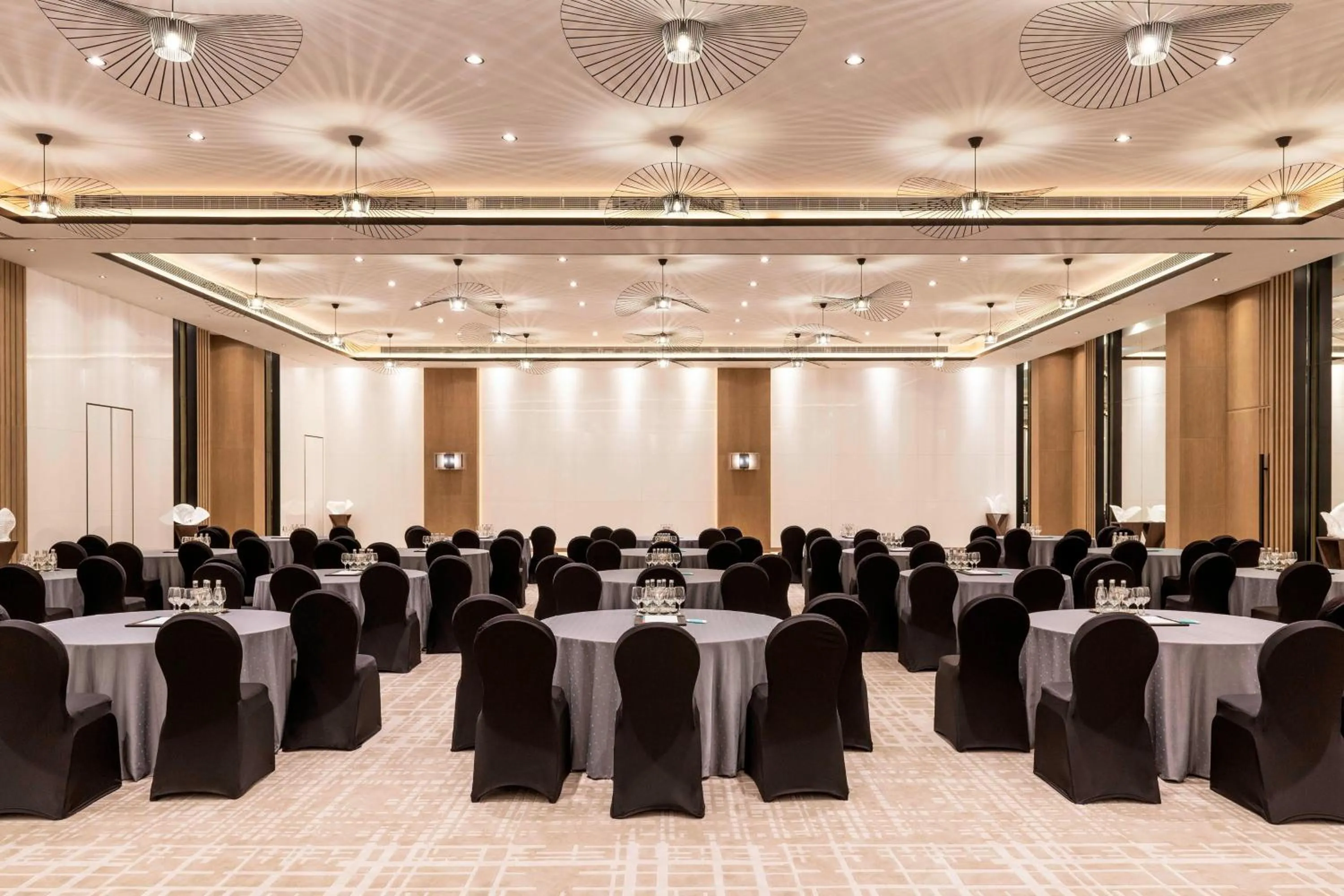 Lounge or bar in Le Royal Meridien Beach Resort & Spa Dubai