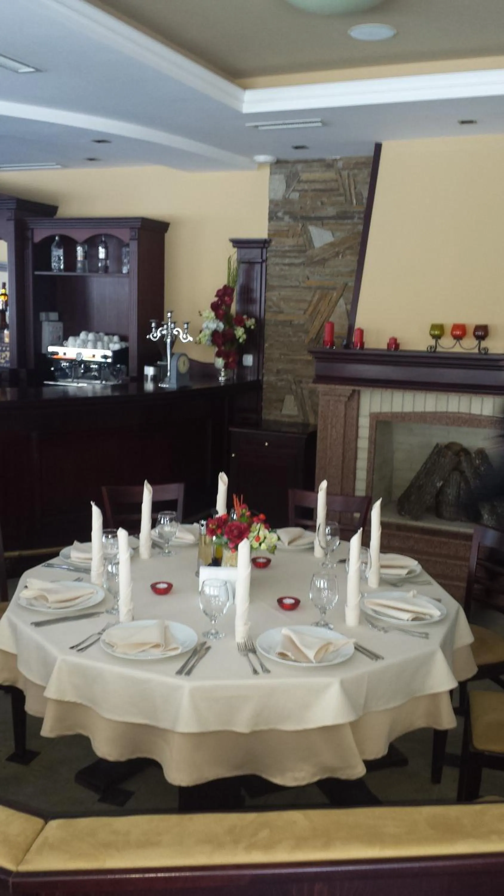 Restaurant/places to eat in Hotel Astrea