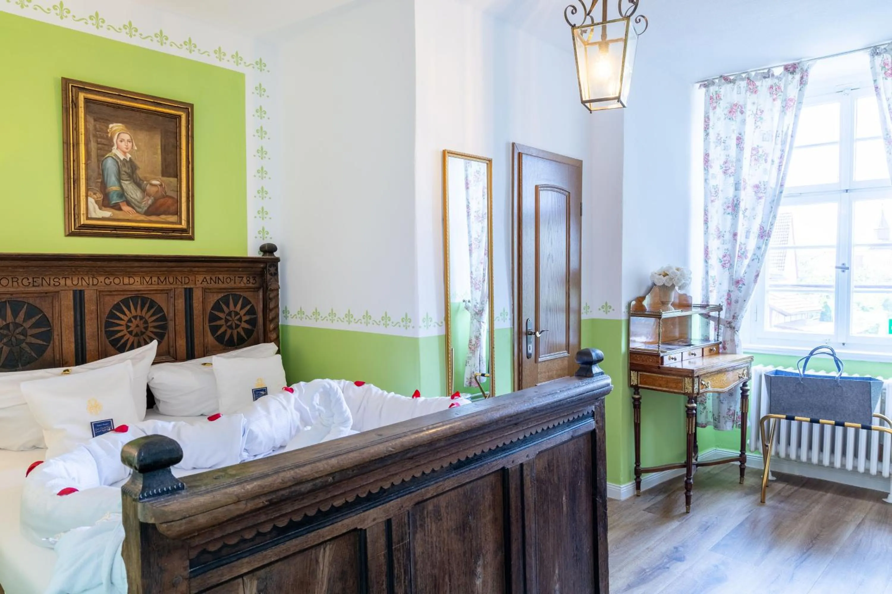 Photo of the whole room, Bed in Hotel Burg Trendelburg