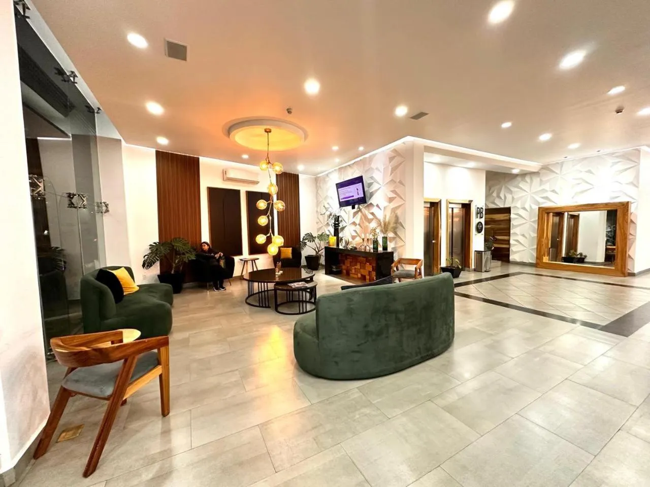 Communal lounge/ TV room in Hotel Bugari Aeropuerto Guadalajara