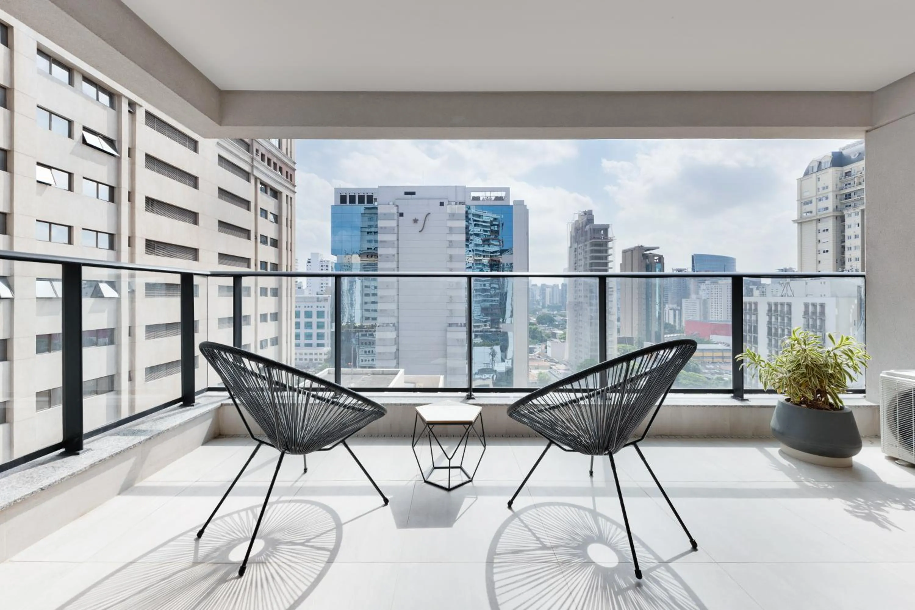 Day in Charlie NUN Itaim