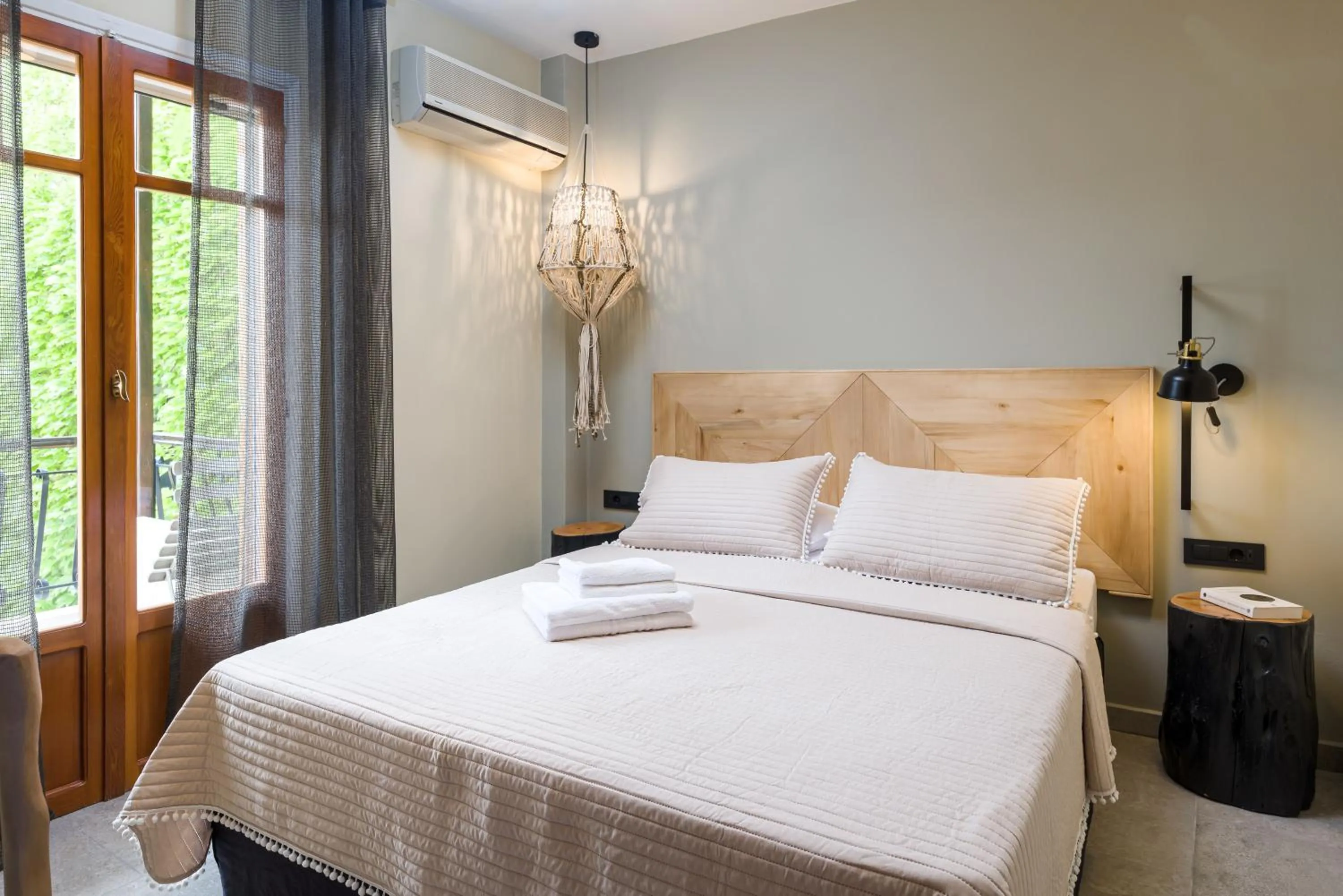 Bed in Oasis Apartments