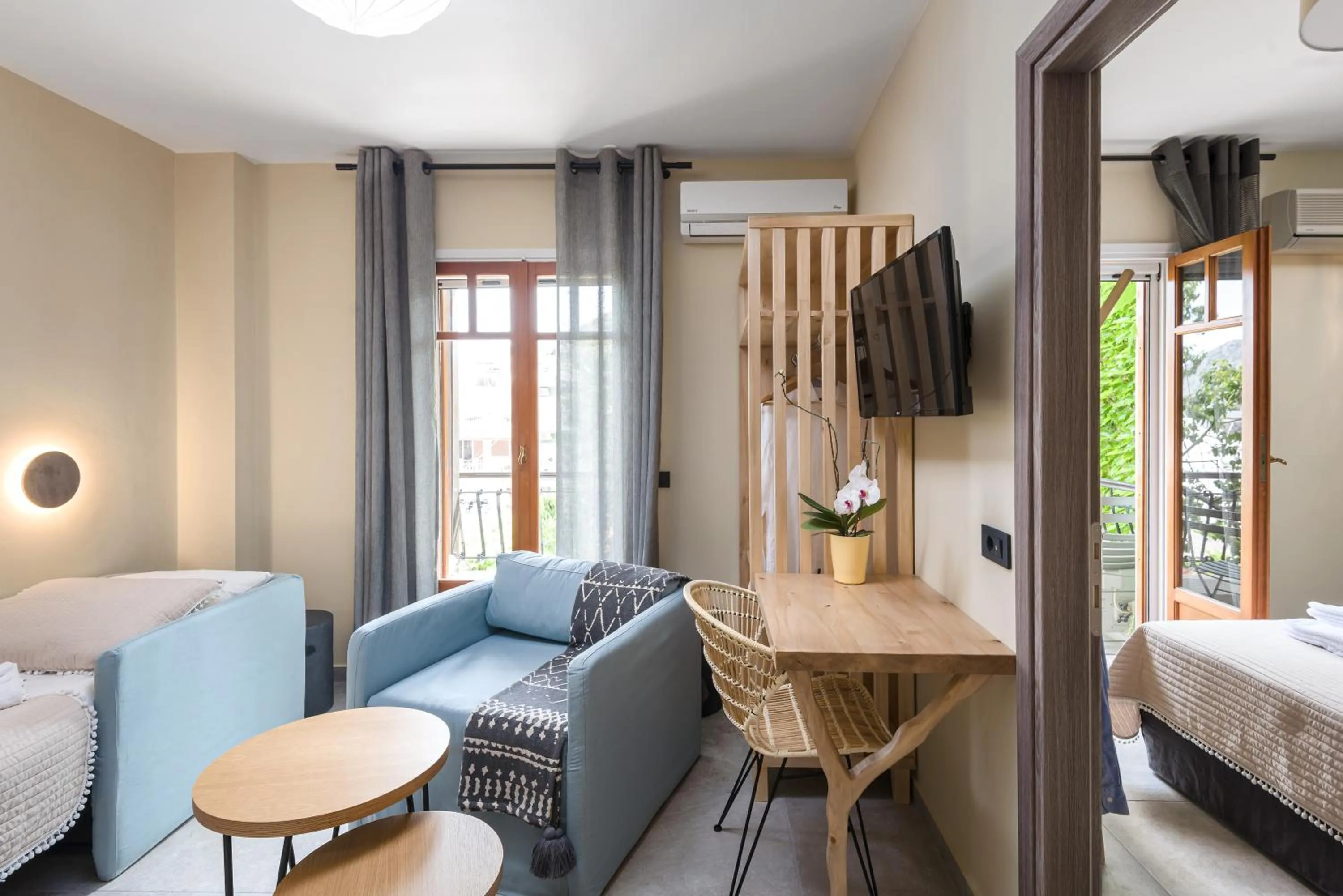 Living room, Bed in Oasis Apartments