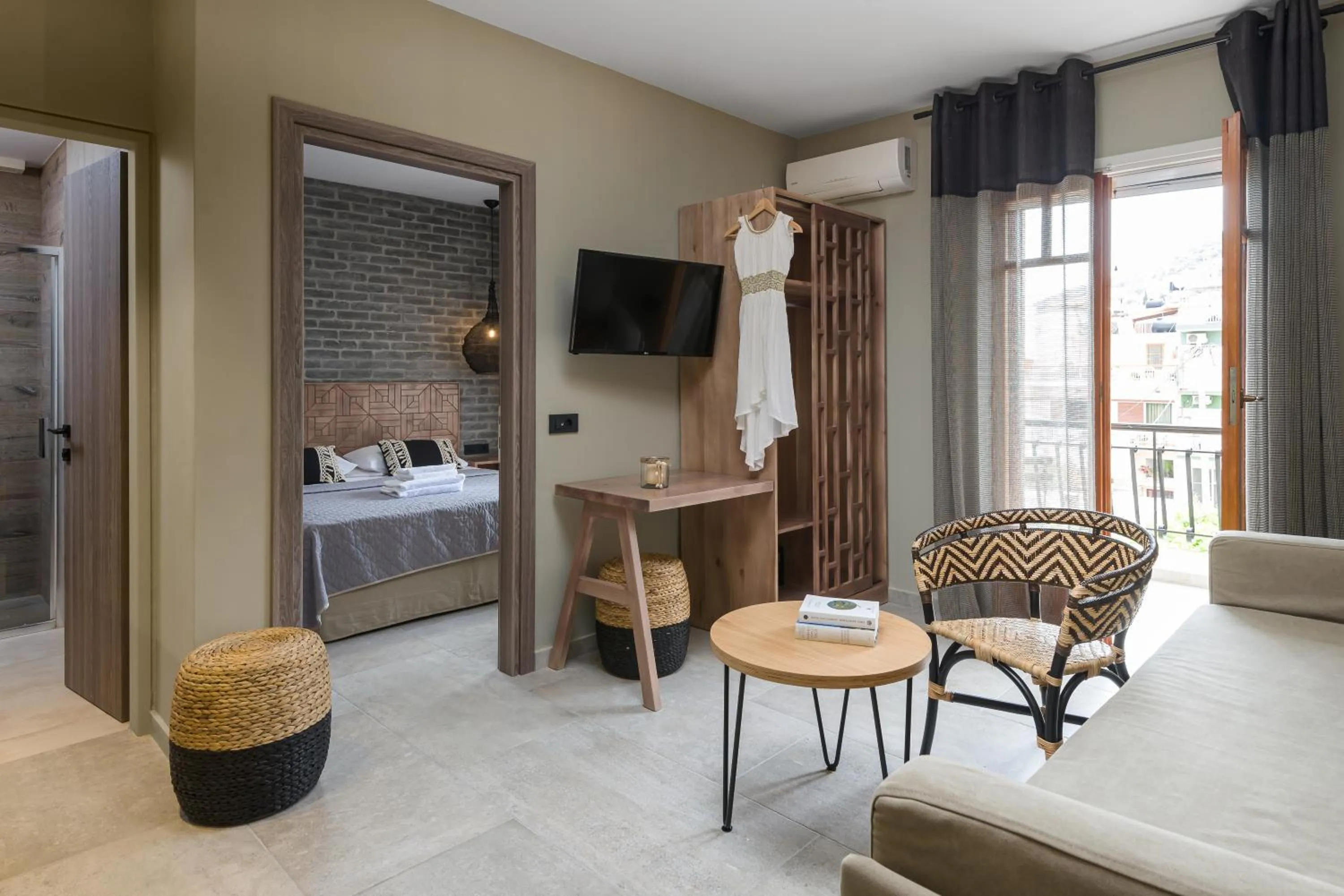 Living room, Bed in Oasis Apartments