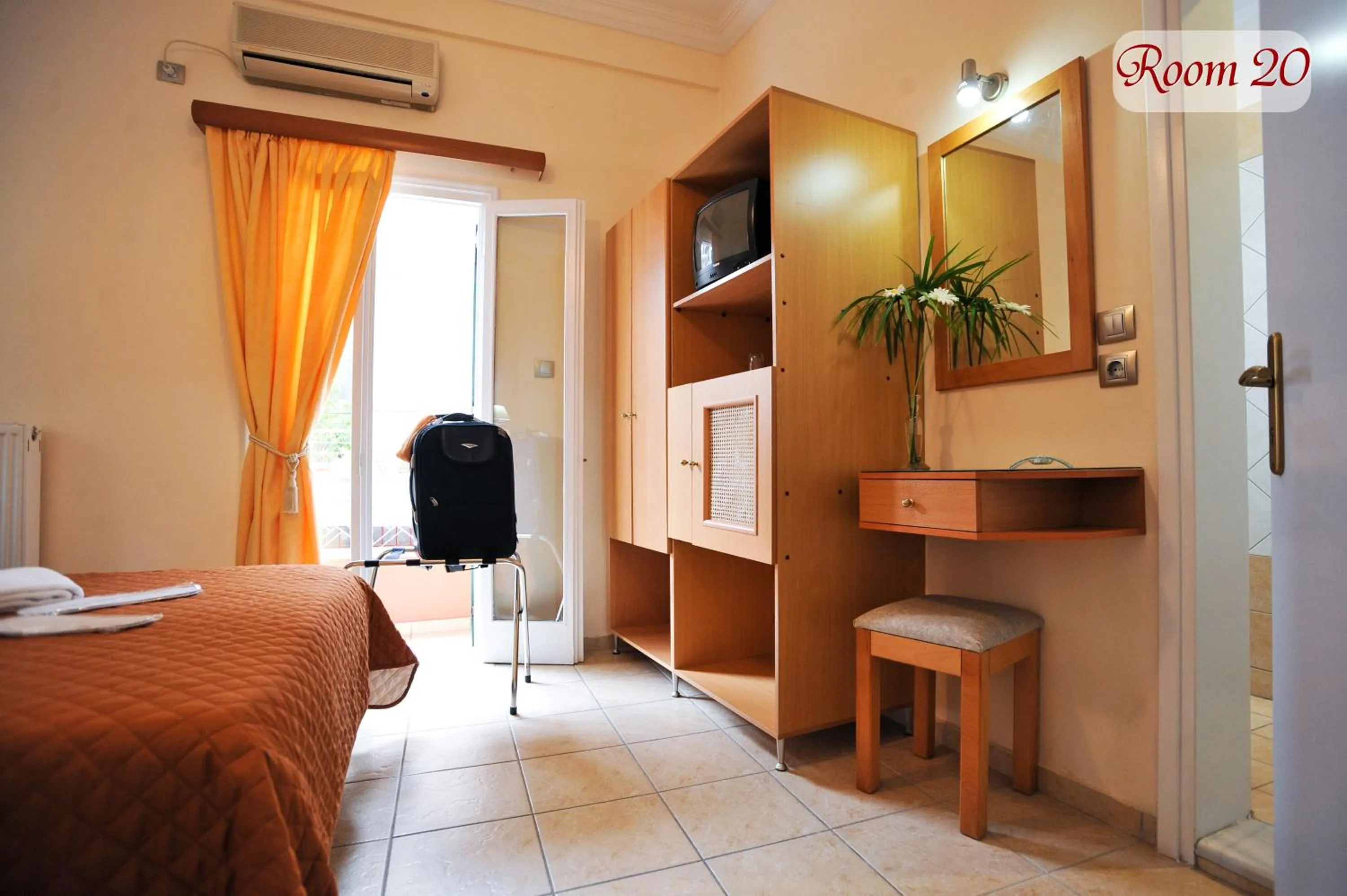 Photo of the whole room, Bed in Apollon Hotel