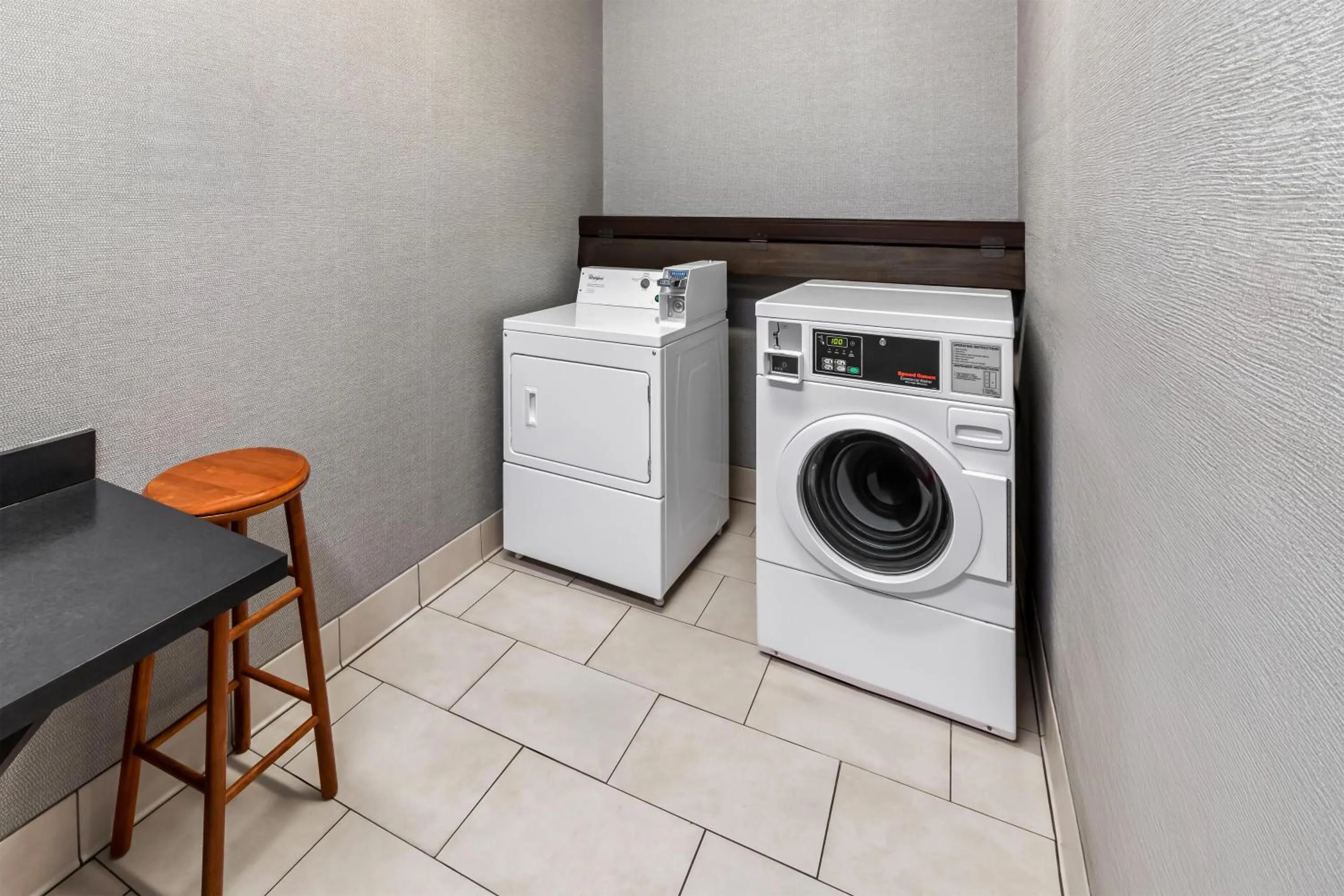 laundry in Hampton Inn Middletown