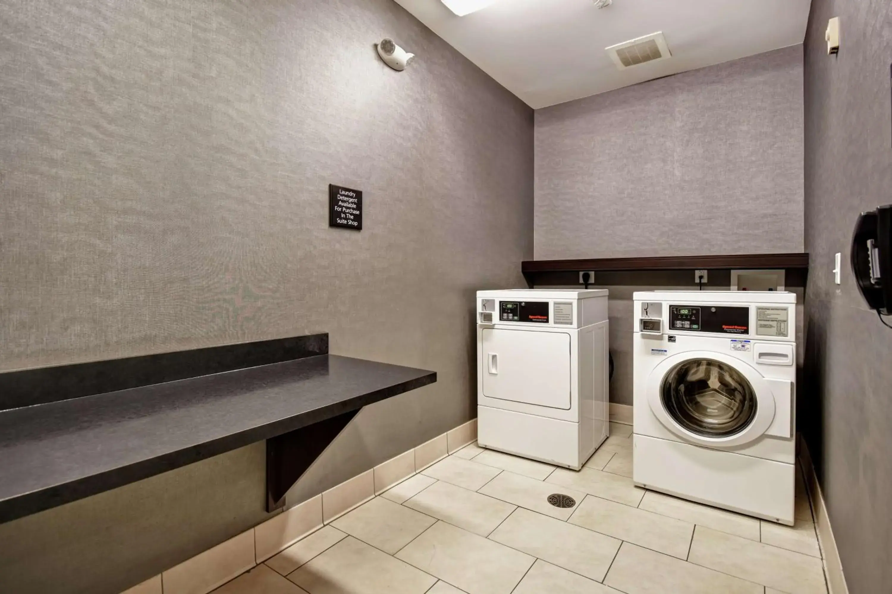 Property building in Hampton Inn Middletown Property building in Hampton Inn Middletown