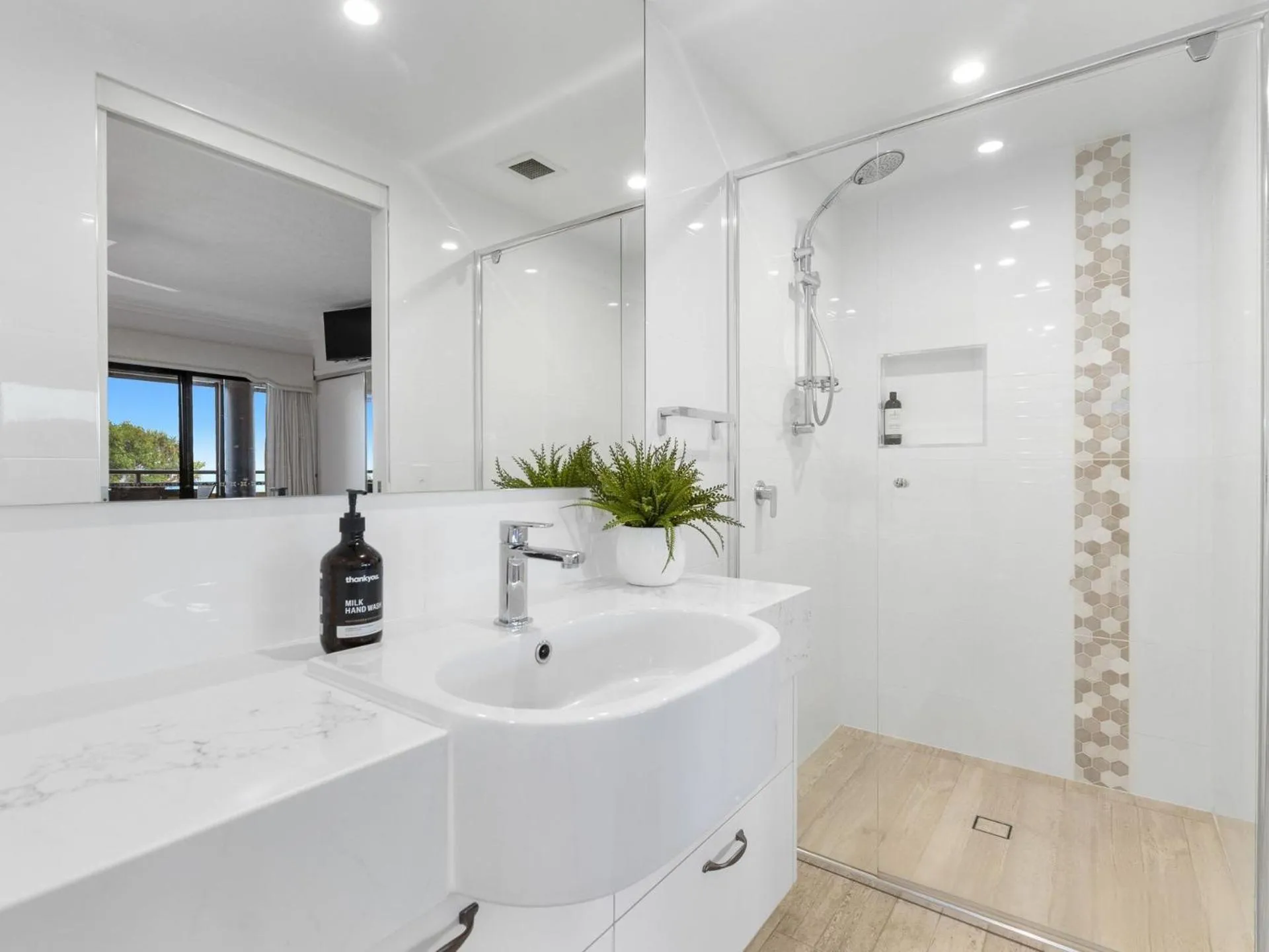 Shower in Kingscliff Paradise with Ocean Views