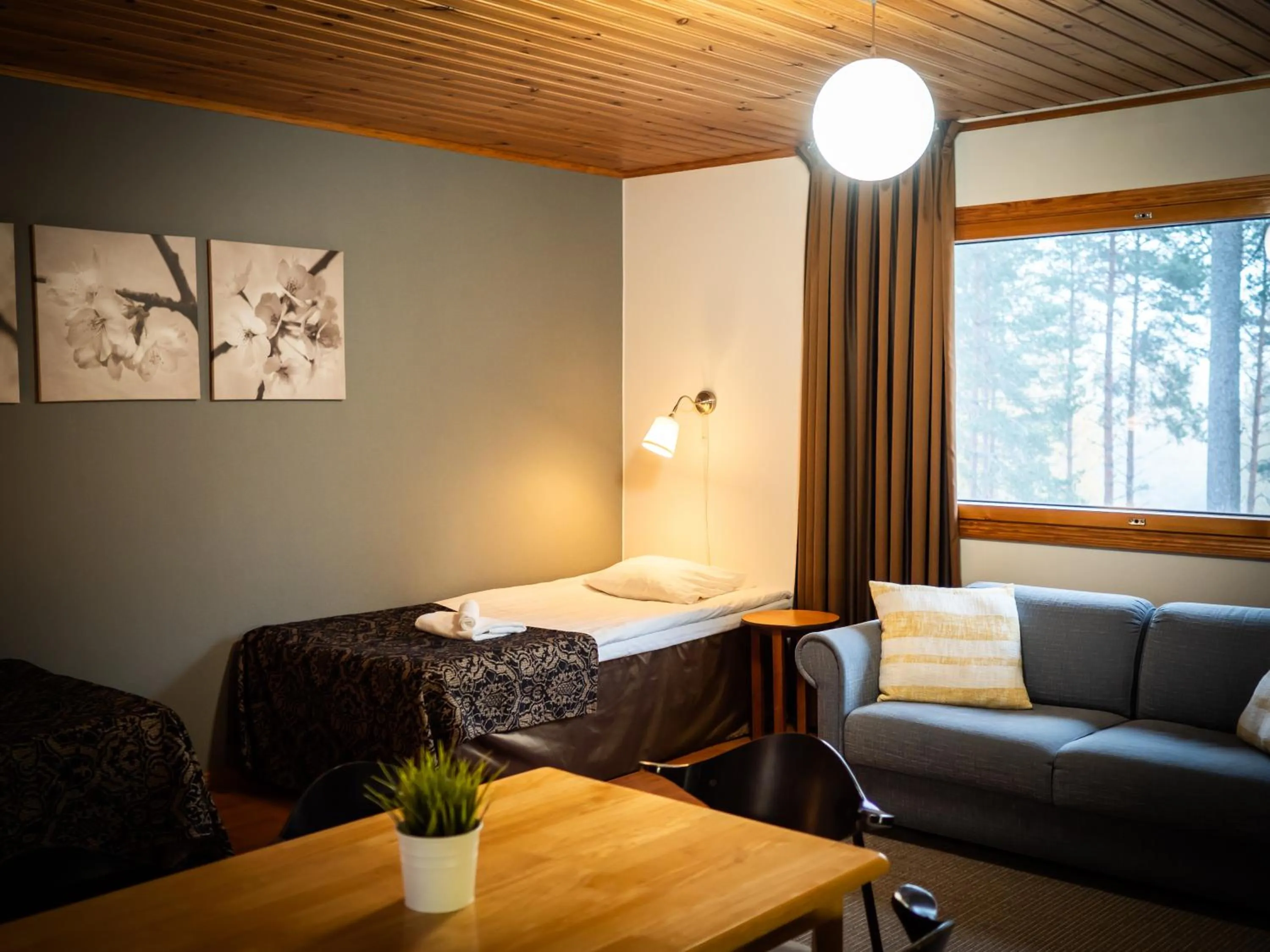 Bedroom, Bed in Poukama