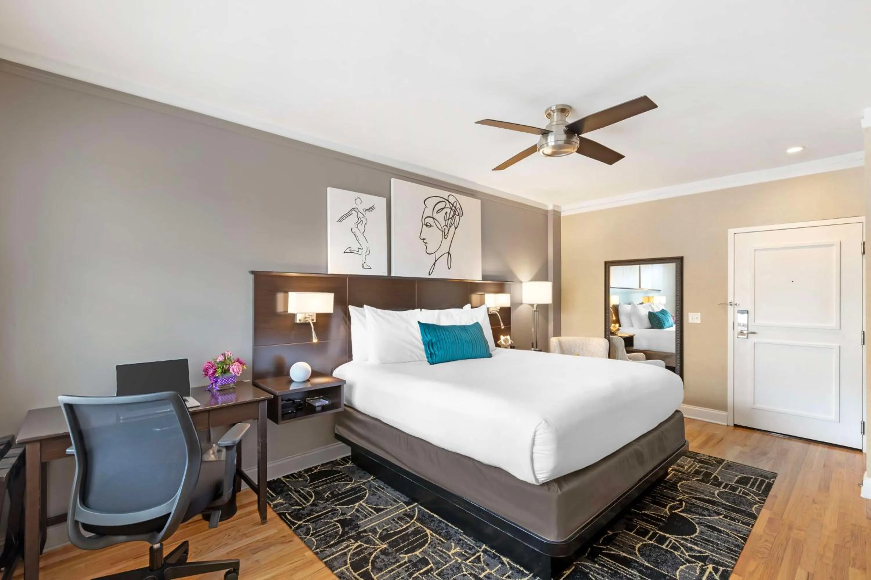 Bedroom, Bed in Best Western Plus Hawthorne Terrace Hotel