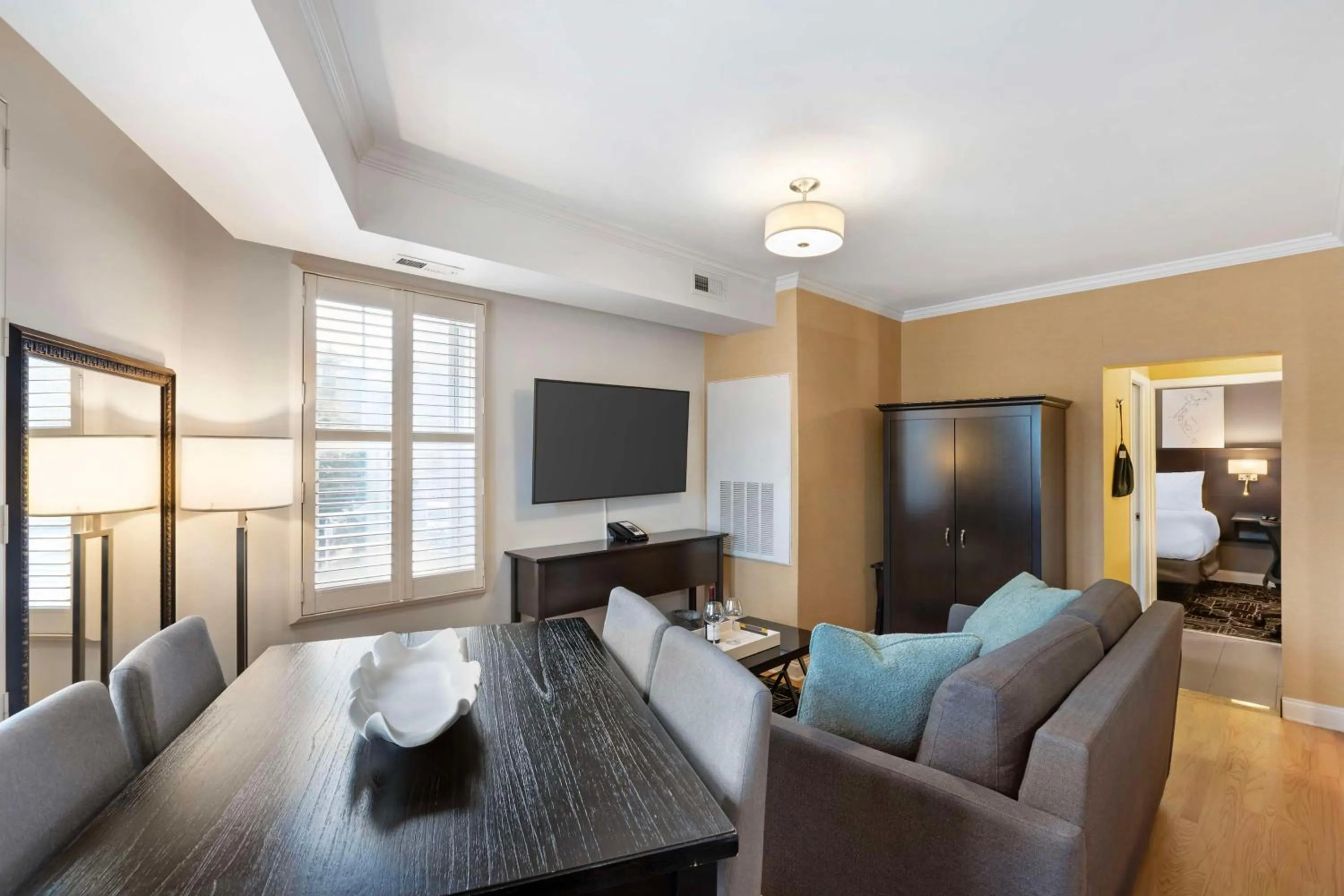 Photo of the whole room in Best Western Plus Hawthorne Terrace Hotel