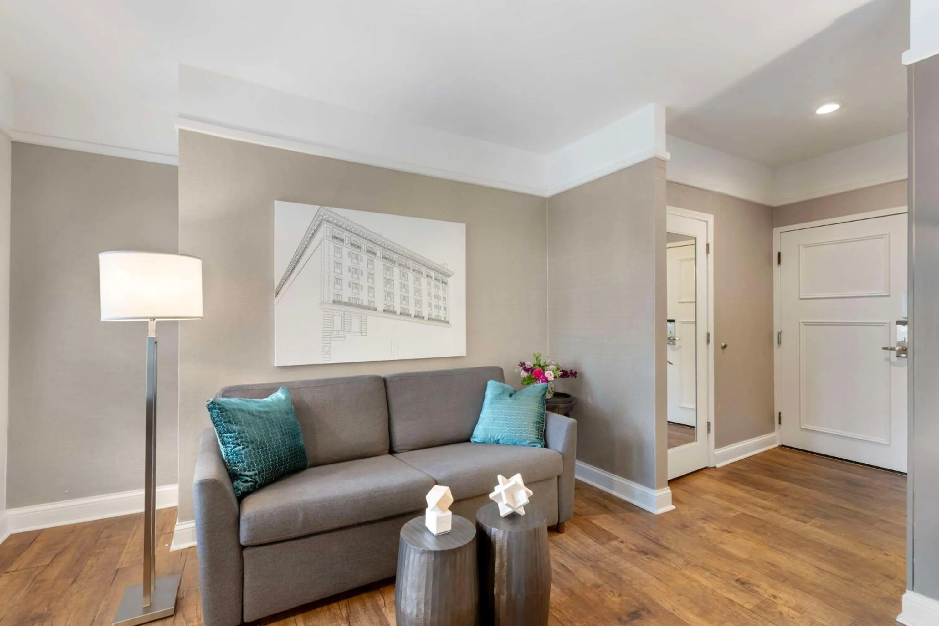 Bedroom in Best Western Plus Hawthorne Terrace Hotel