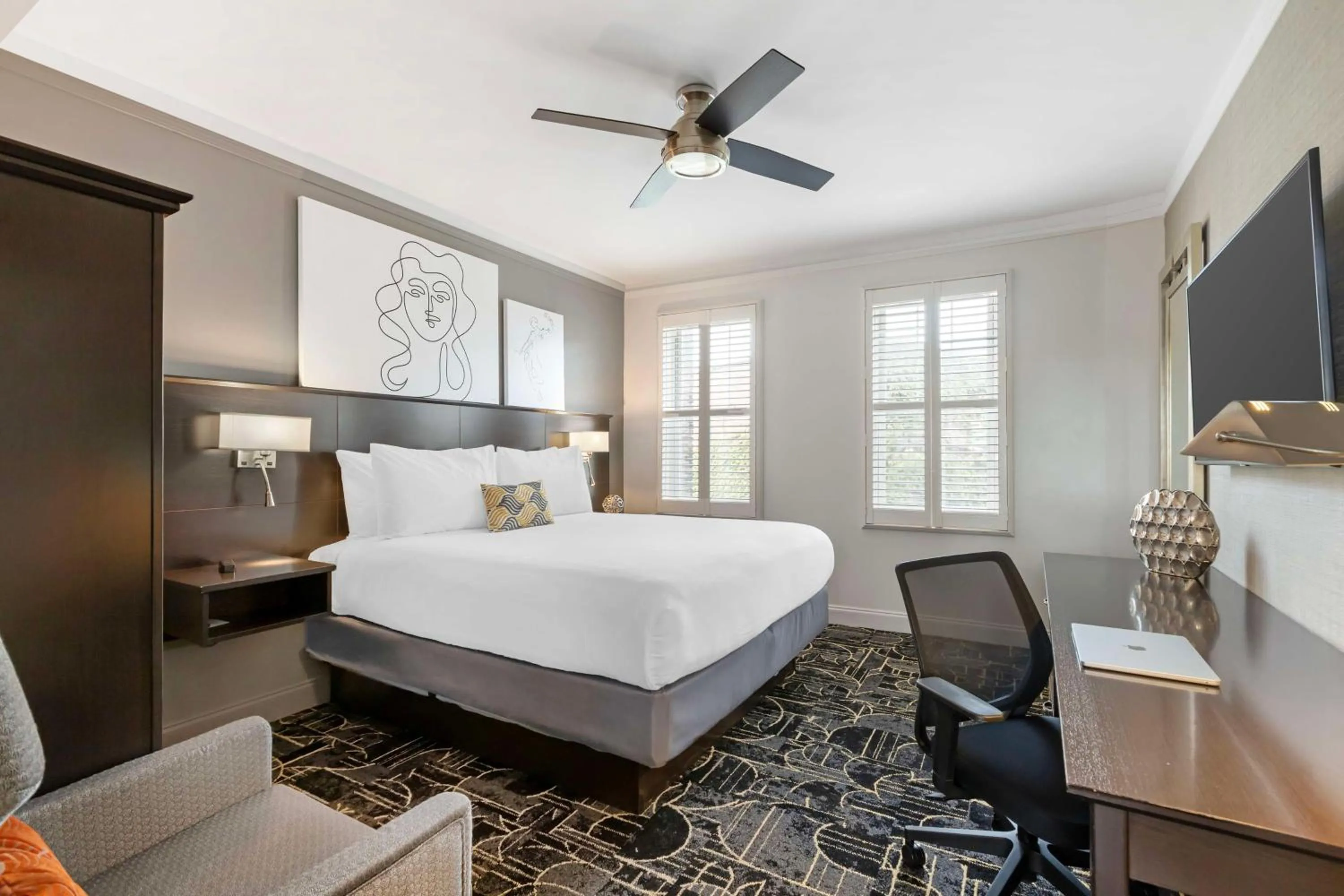 Photo of the whole room, Bed in Best Western Plus Hawthorne Terrace Hotel