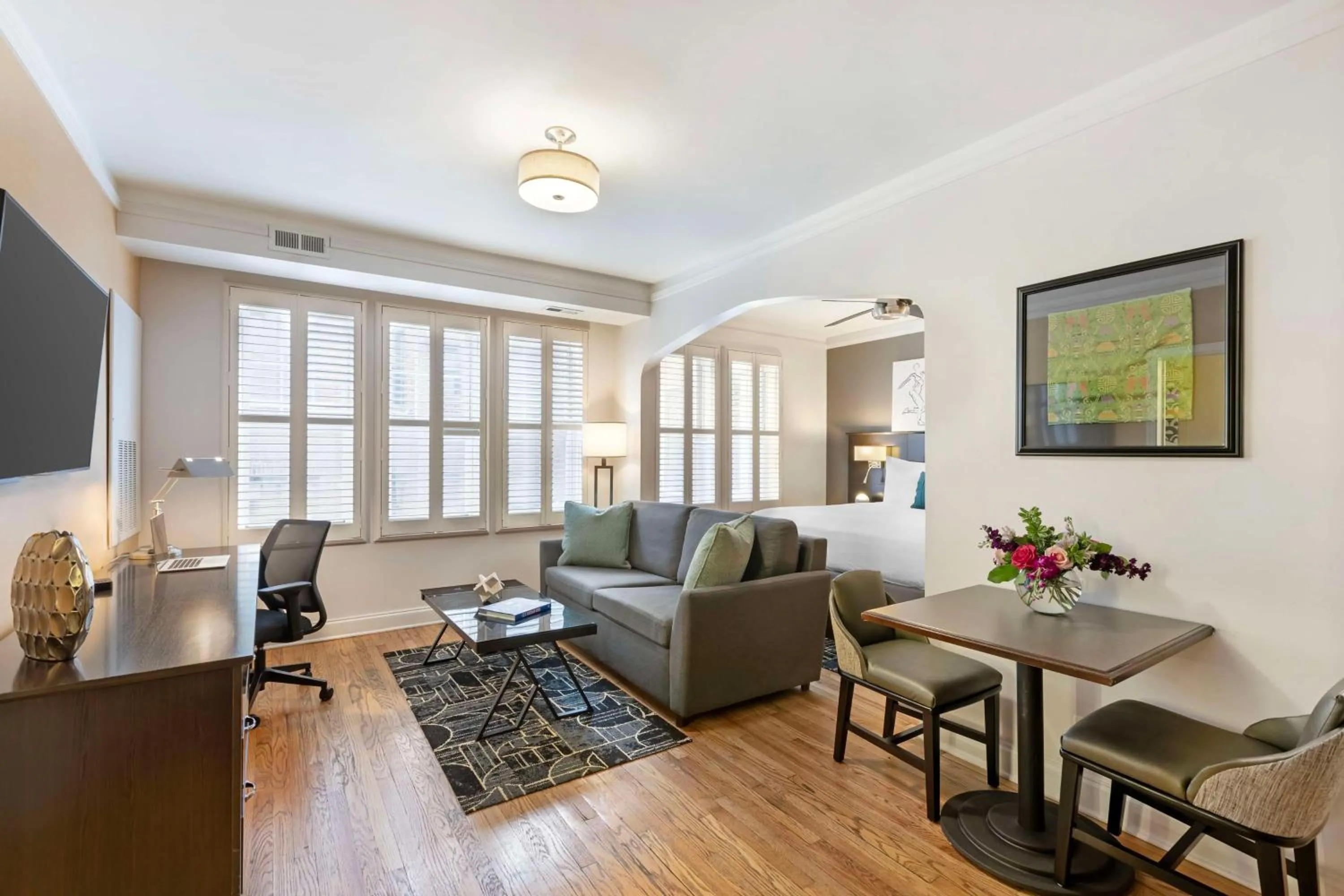 Photo of the whole room in Best Western Plus Hawthorne Terrace Hotel