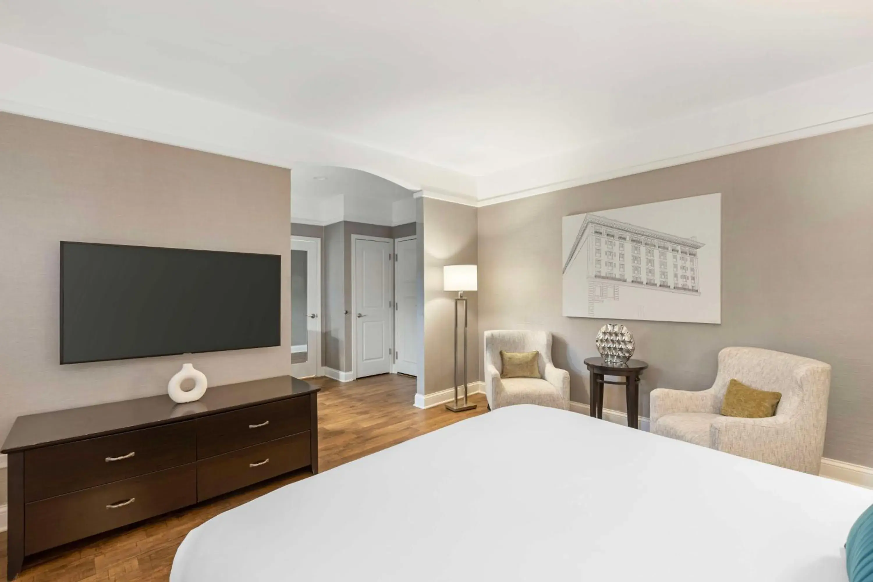 King Room with Walk-In Shower - single occupancy - Mobility Access in Best Western Plus Hawthorne Terrace Hotel King Room with Walk-In Shower - single occupancy - Mobility Access in Best Western Plus Hawthorne Terrace Hotel