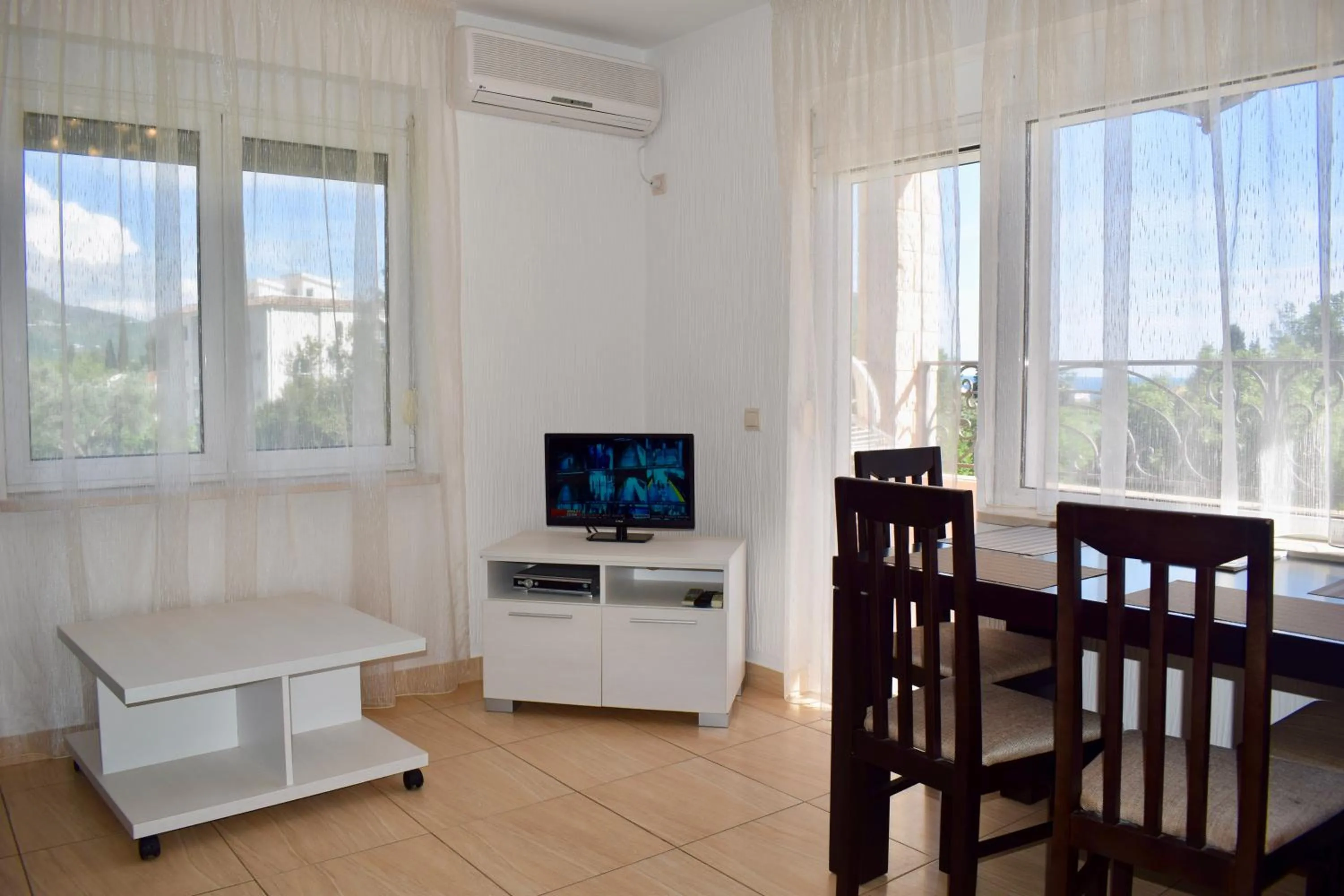 TV and multimedia in Villa Dolphin Apartments