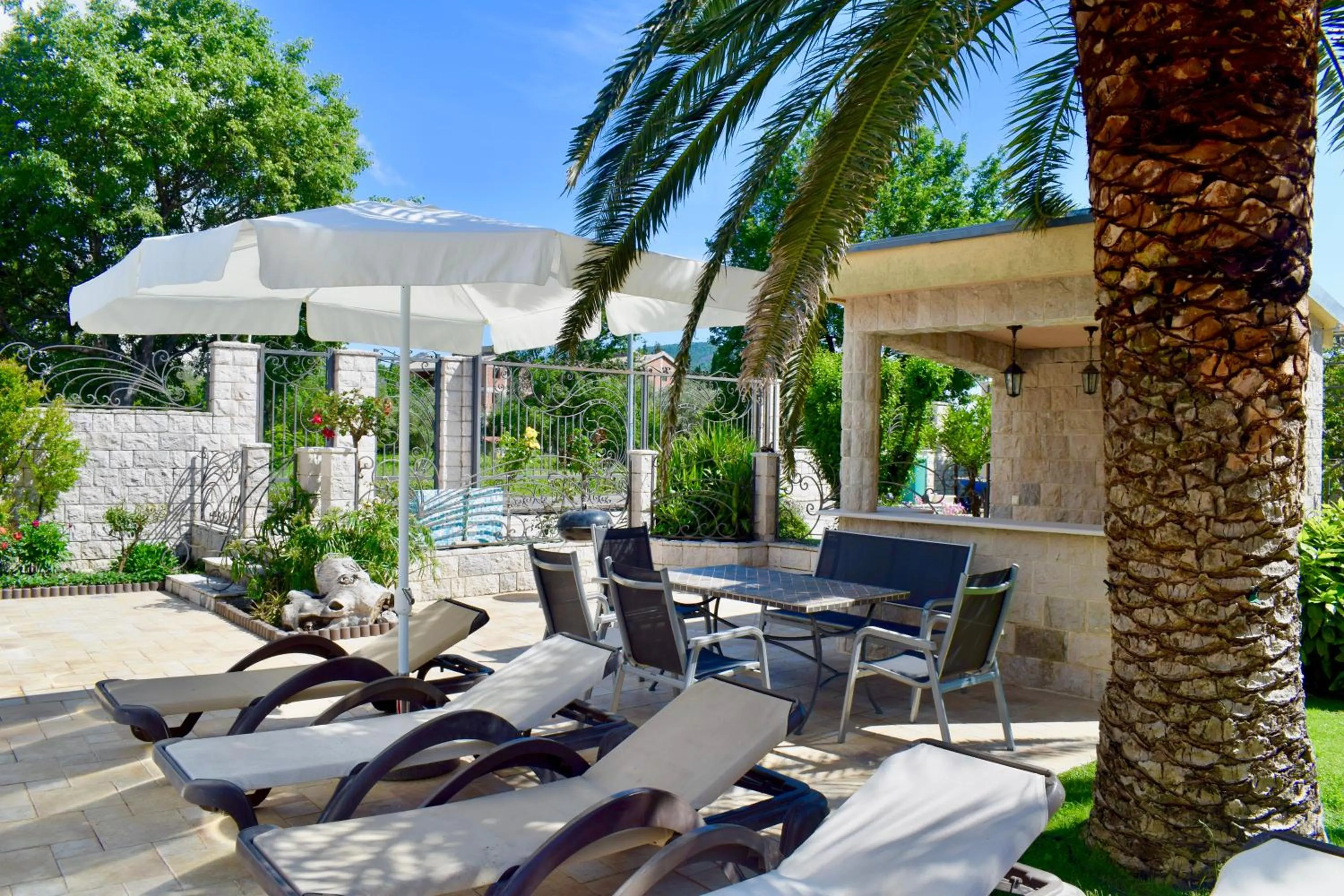 Patio in Villa Dolphin Apartments