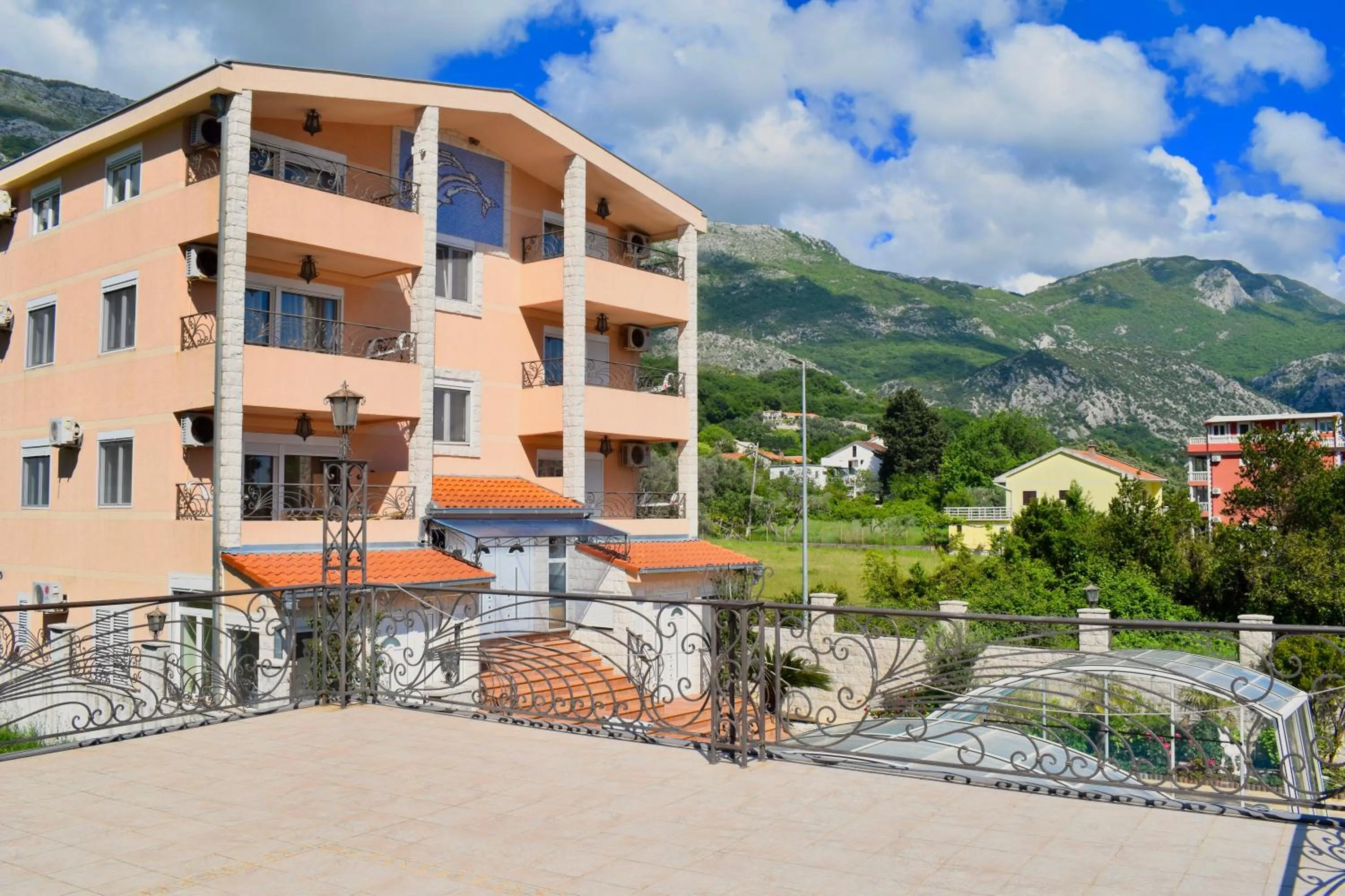 Property building in Villa Dolphin Apartments