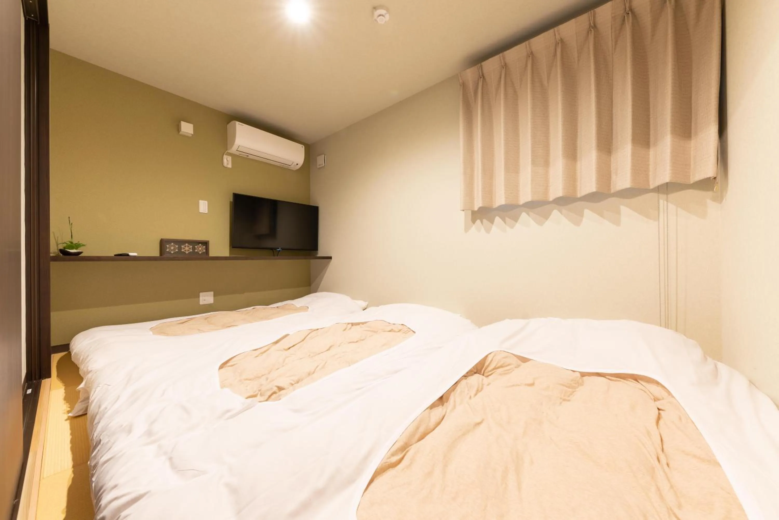 Bedroom, Bed in スタジオーネ 箱根強羅 West - Stagione Hakone Gora West