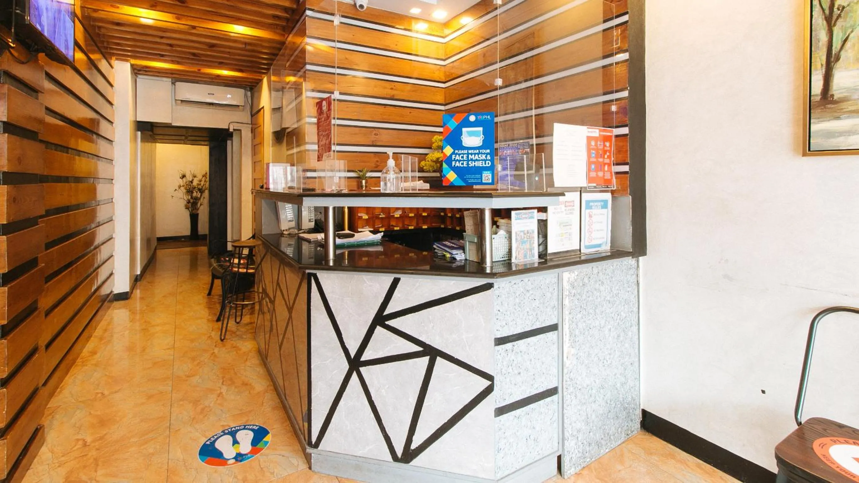 Lobby or reception in RedDoorz @ Good 101 Quiricada Manila