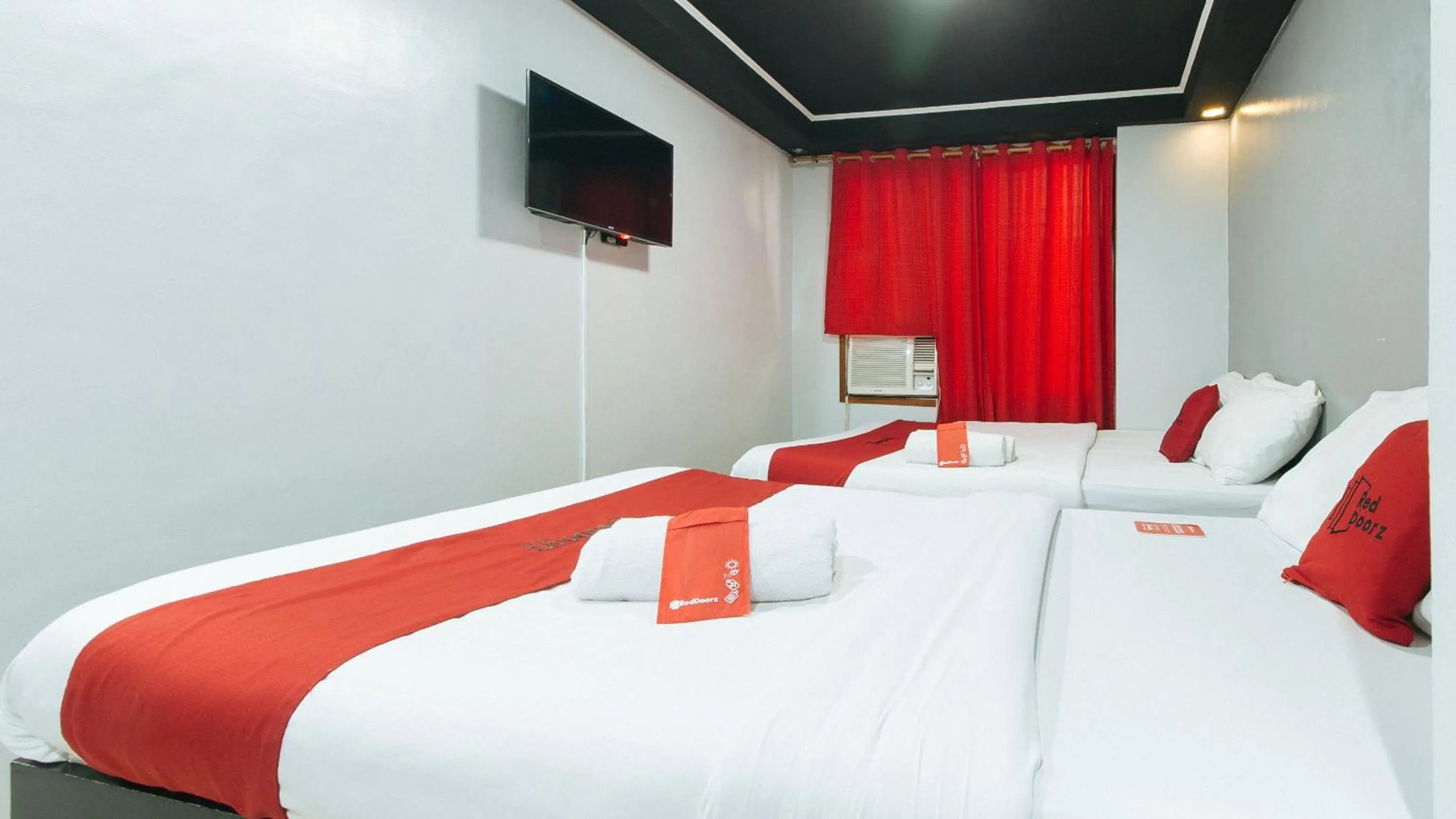TV and multimedia, Bed in RedDoorz @ Good 101 Quiricada Manila