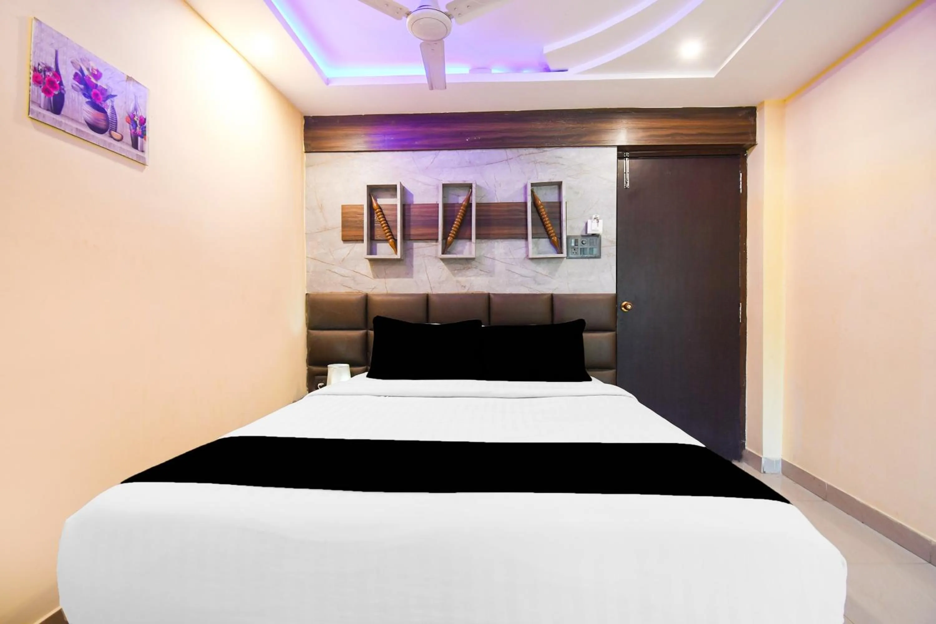 Bedroom, Bed in Super Collection O Hirak Road Dhanbad formerly Hirak Inn