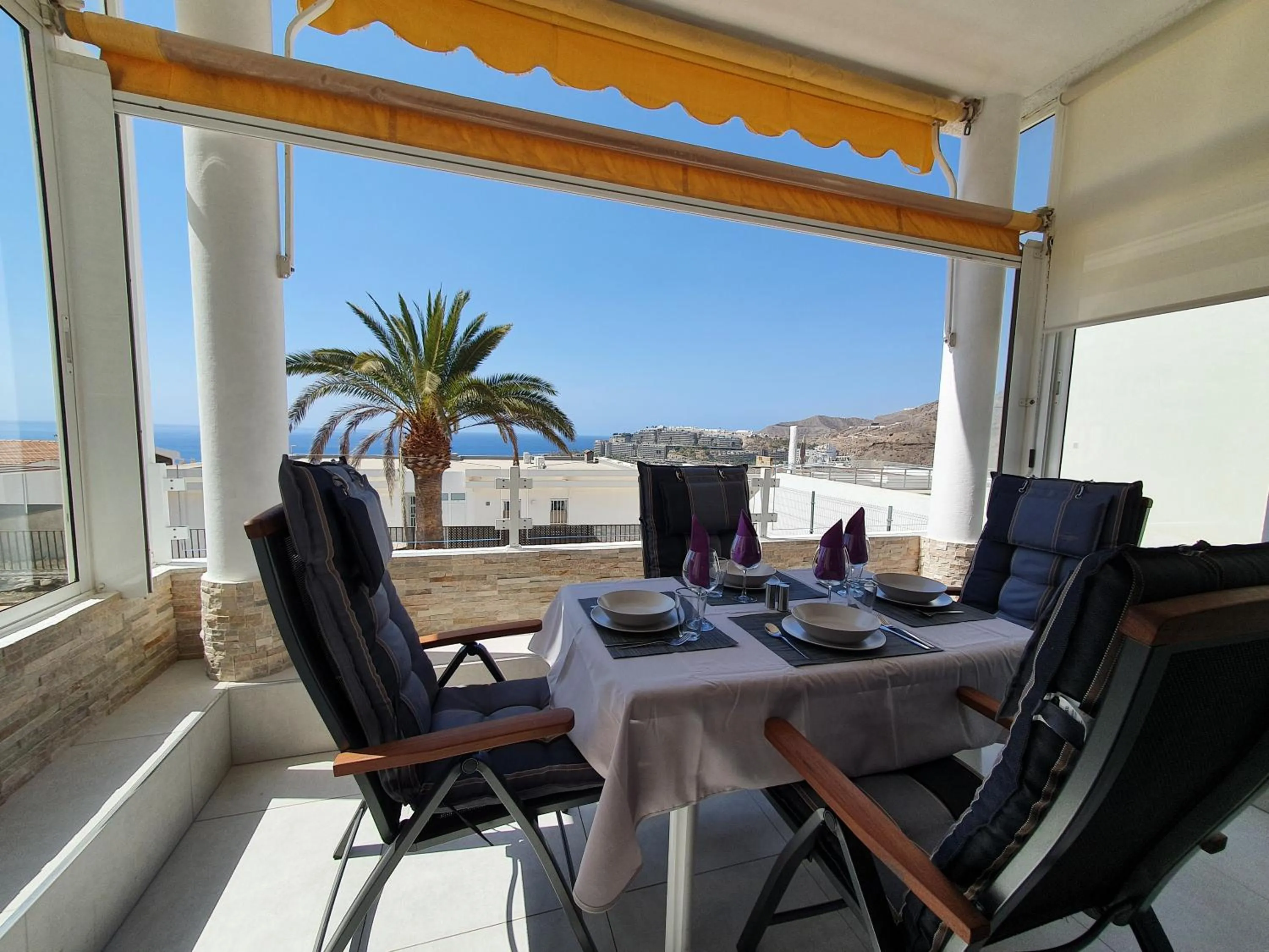 Spacious Apartment with Sea view