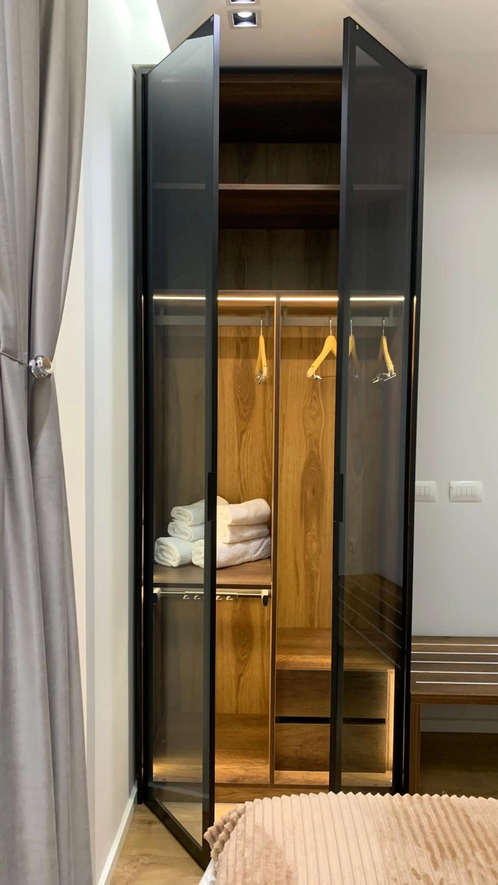 PIN Apartments - 3 Min to Skanderbeg - Free Parking