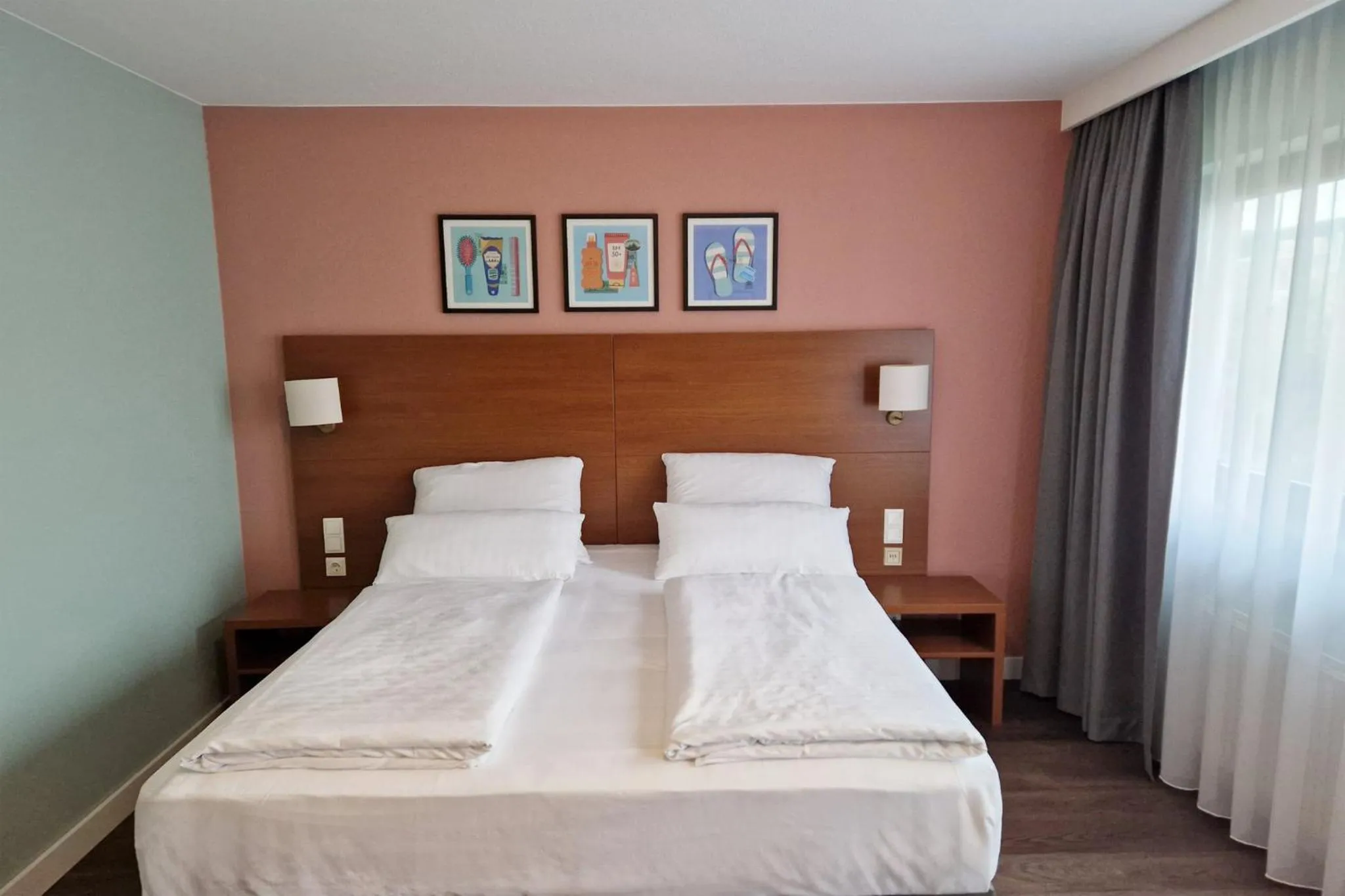 Photo of the whole room, Bed in Garner Hotel Stuttgart City Centre by IHG