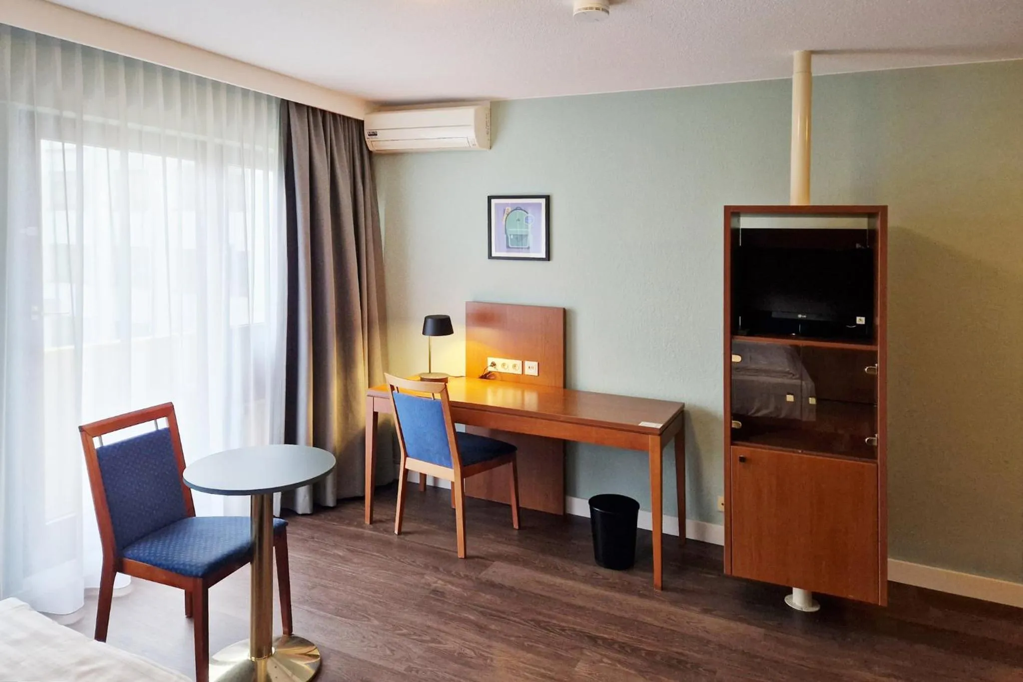 Photo of the whole room in Garner Hotel Stuttgart City Centre by IHG