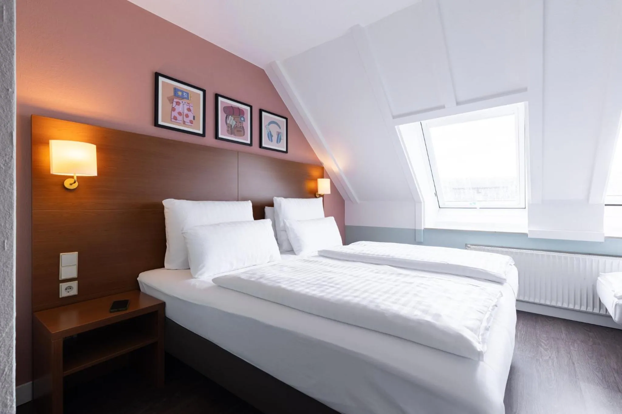 Photo of the whole room, Bed in Garner Hotel Stuttgart City Centre by IHG
