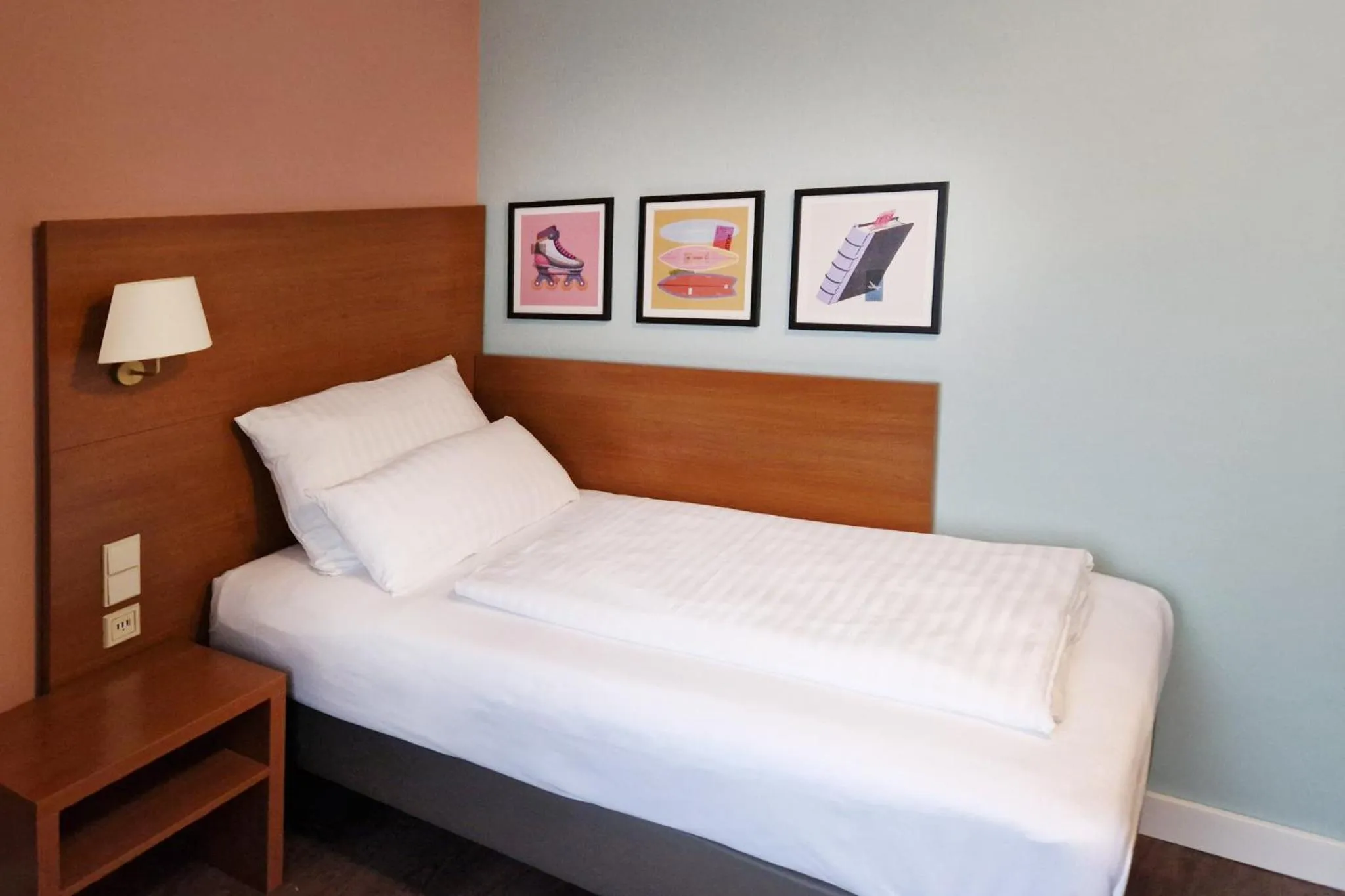 Photo of the whole room, Bed in Garner Hotel Stuttgart City Centre by IHG